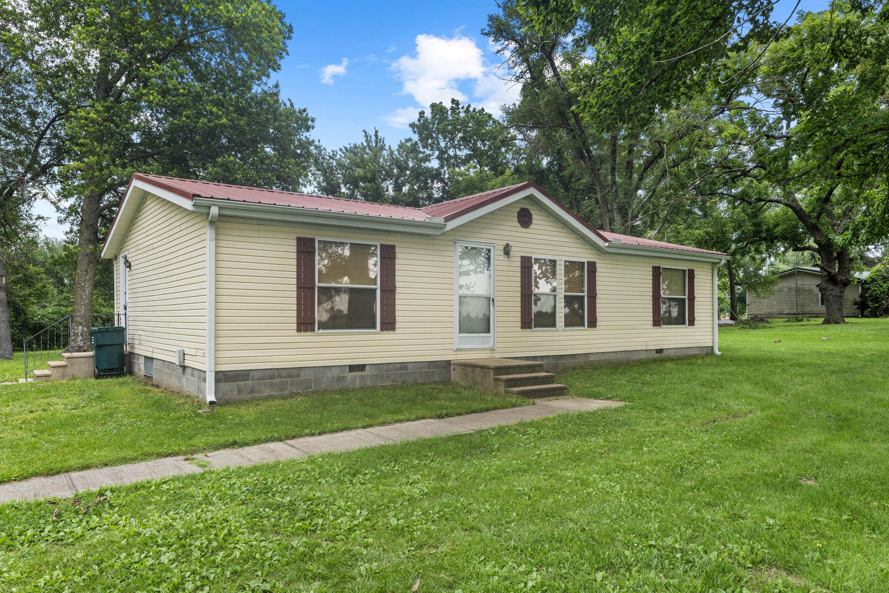 18509 S 1600 RD, Nevada, MO 64772