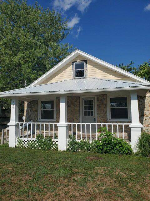 136 N Charles ST, Seymour, MO 65746