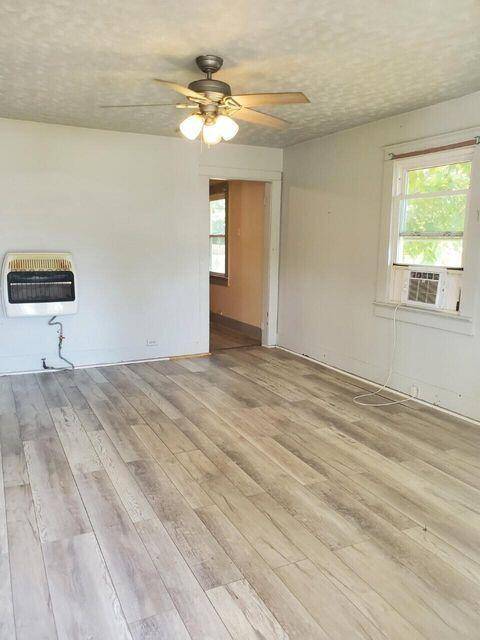 136 N Charles ST, Seymour, MO 65746
