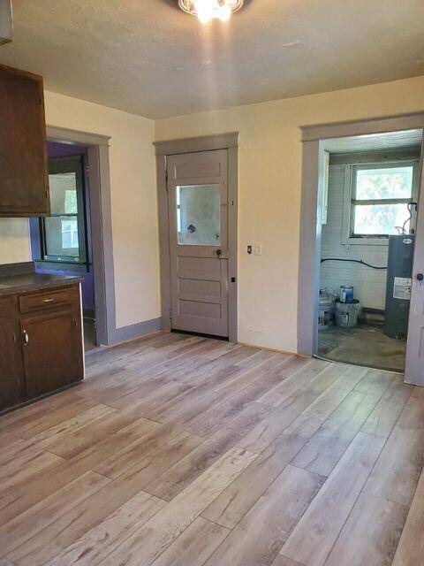136 N Charles ST, Seymour, MO 65746