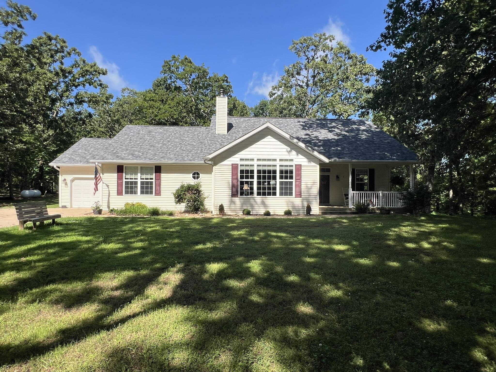 979 Highway Hh, Willow Springs, MO 65793