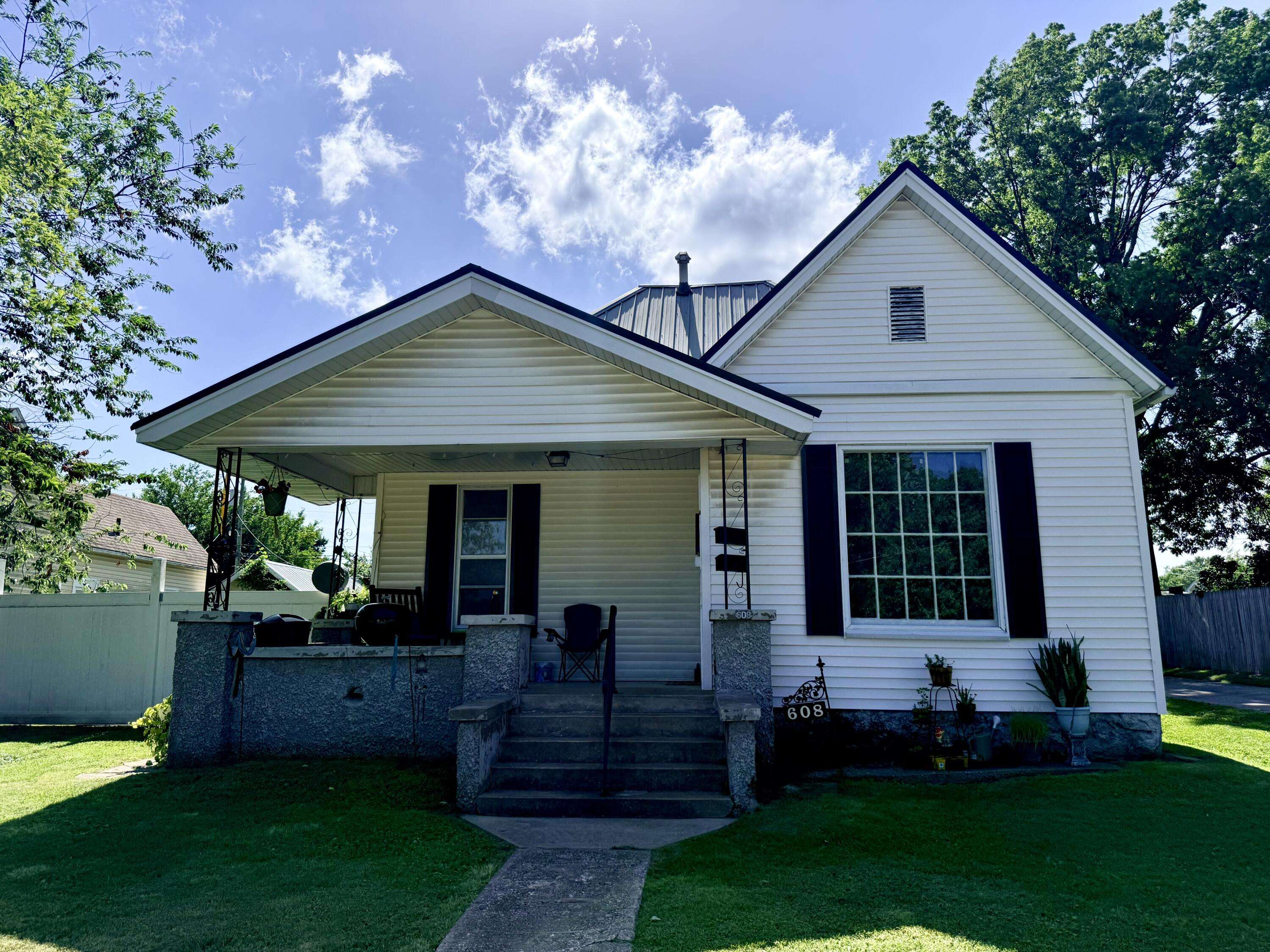 608 N Central AVE, Monett, MO 65708