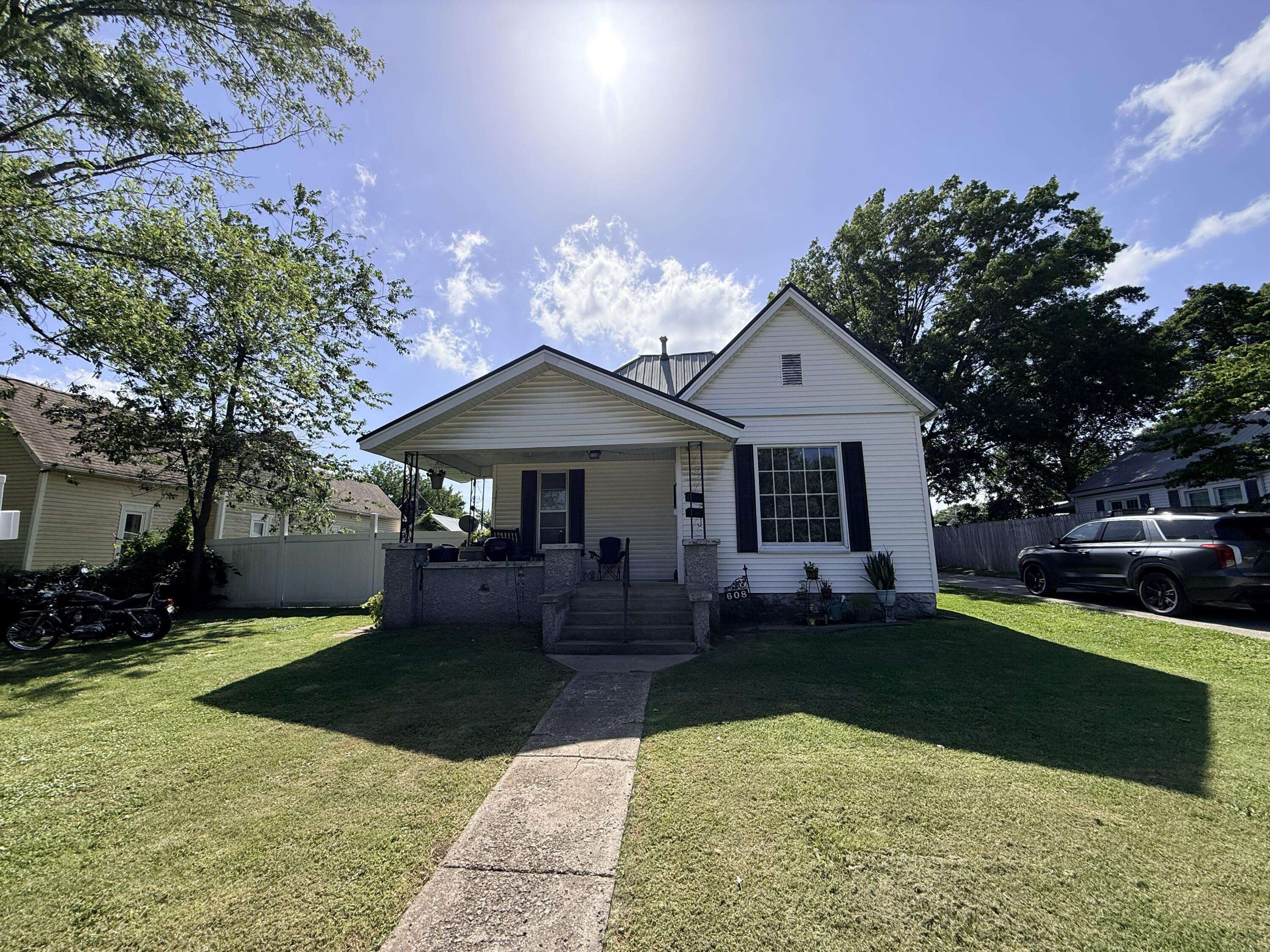 608 N Central AVE, Monett, MO 65708