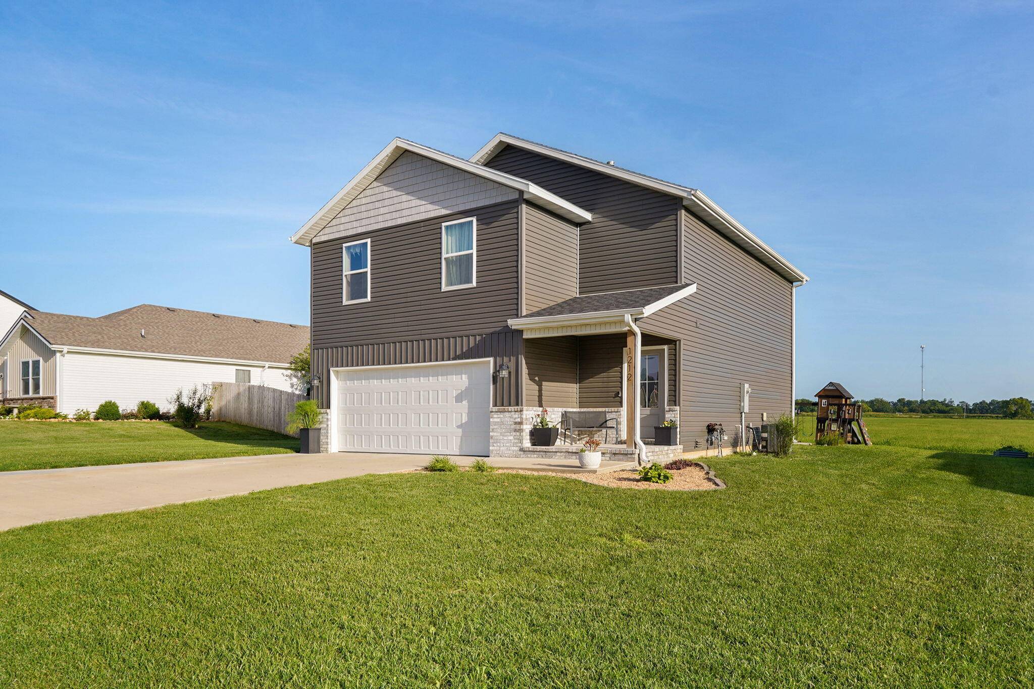 1212 W Holly ST, Republic, MO 65738