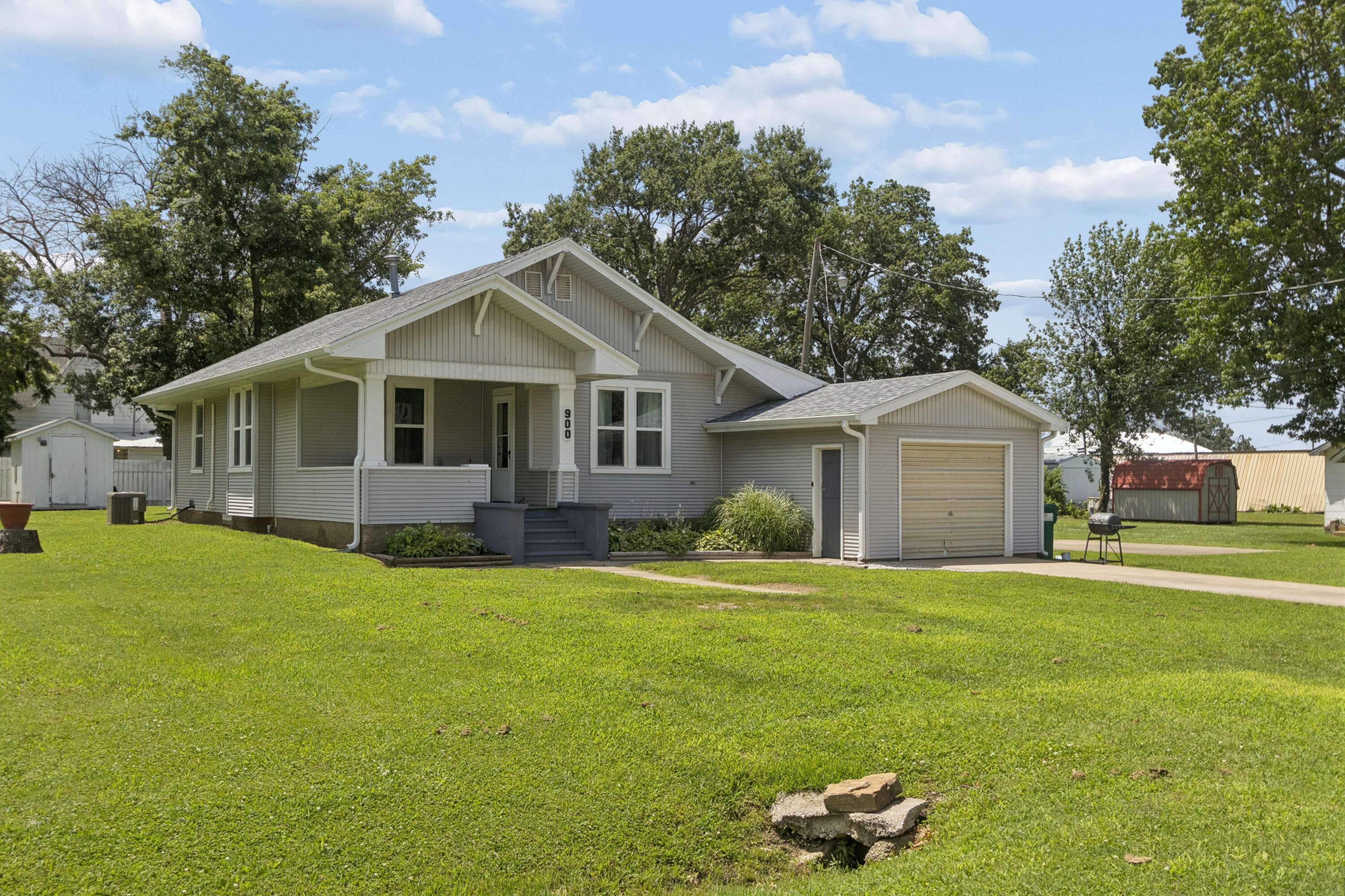 900 Golden AVE, Golden City, MO 64748
