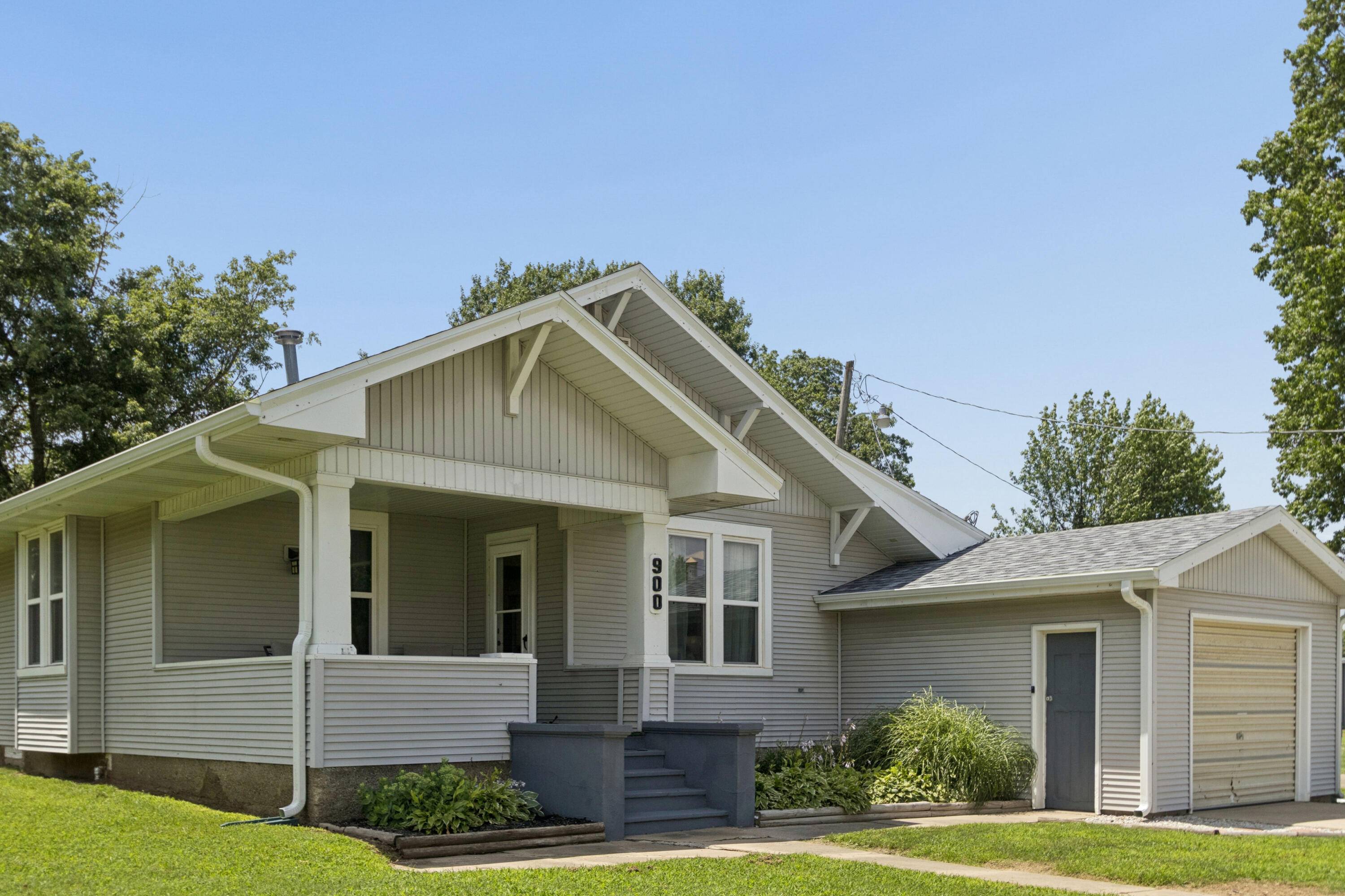 900 Golden AVE, Golden City, MO 64748