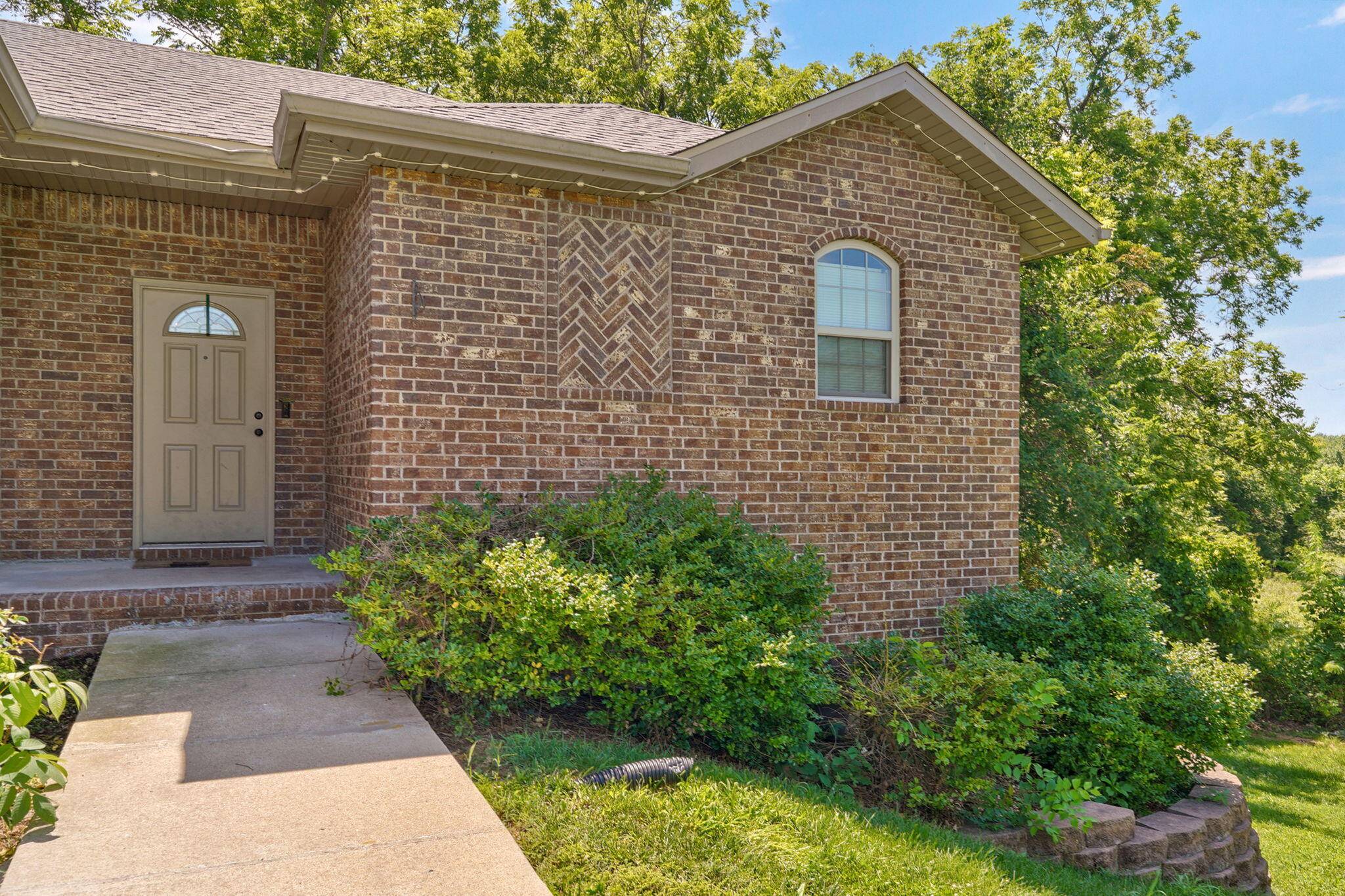 3031 N Albertha AVE, Springfield, MO 65803
