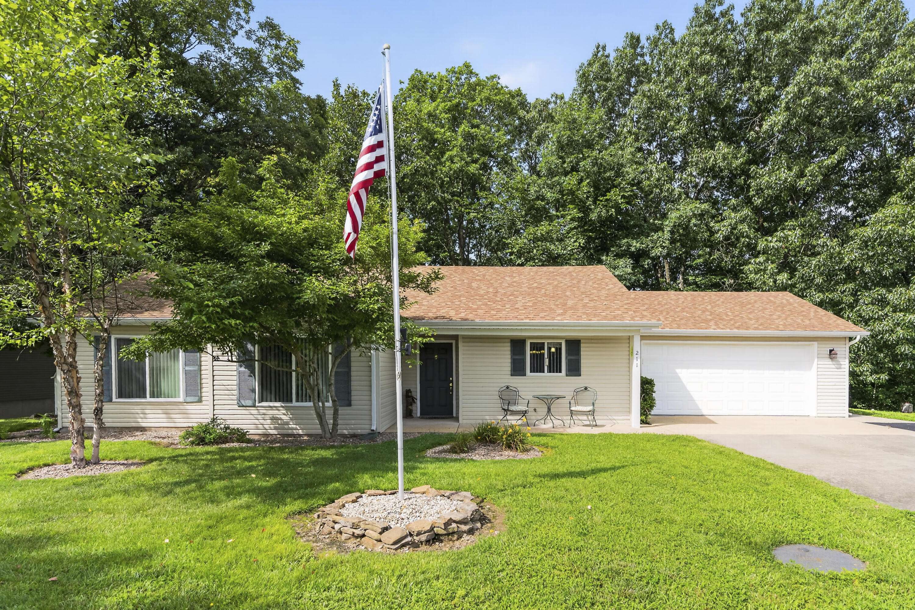 211 N Catamount BLVD, Branson West, MO 65737