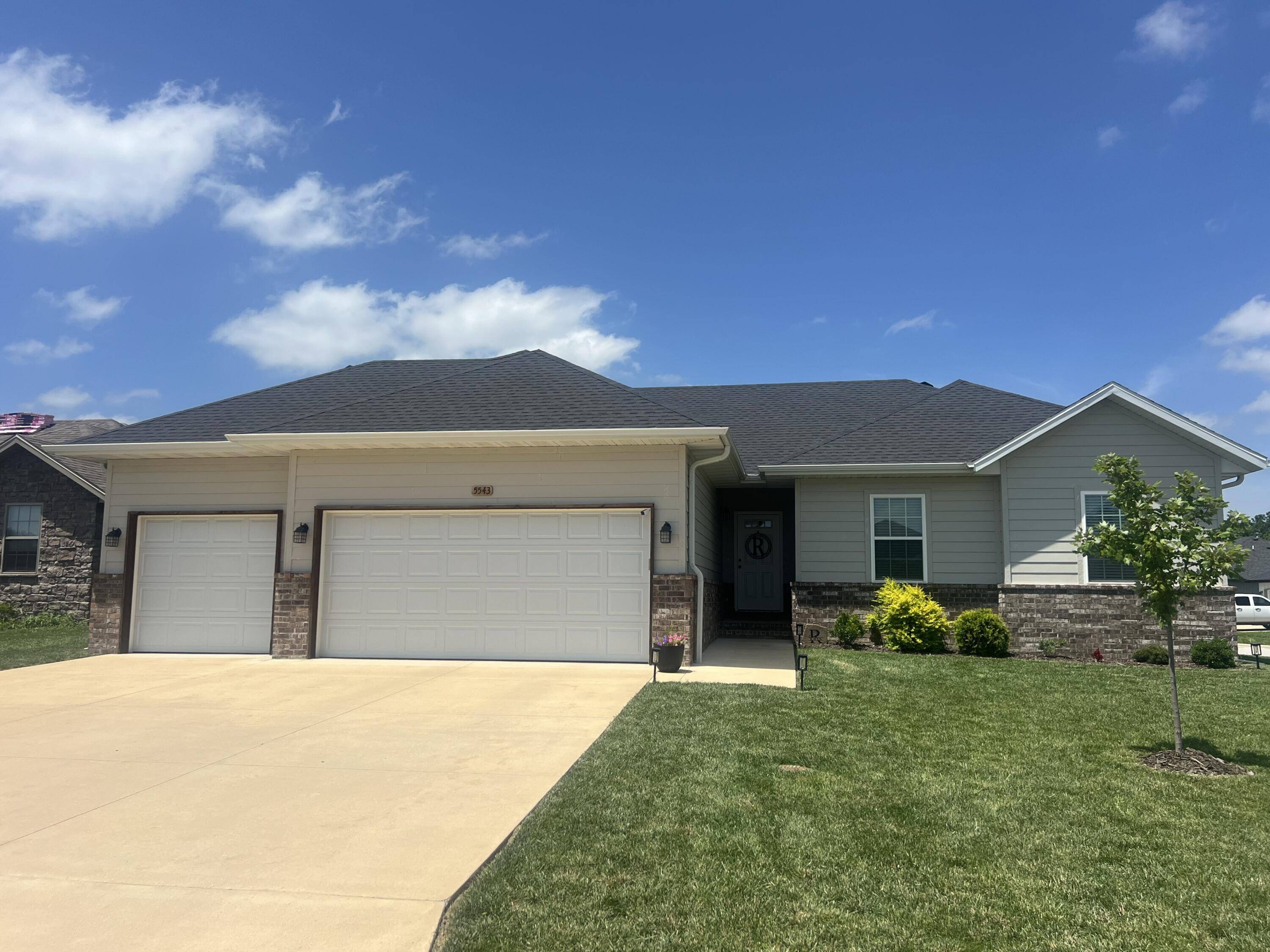 5543 W Mangrove ST, Springfield, MO 65802
