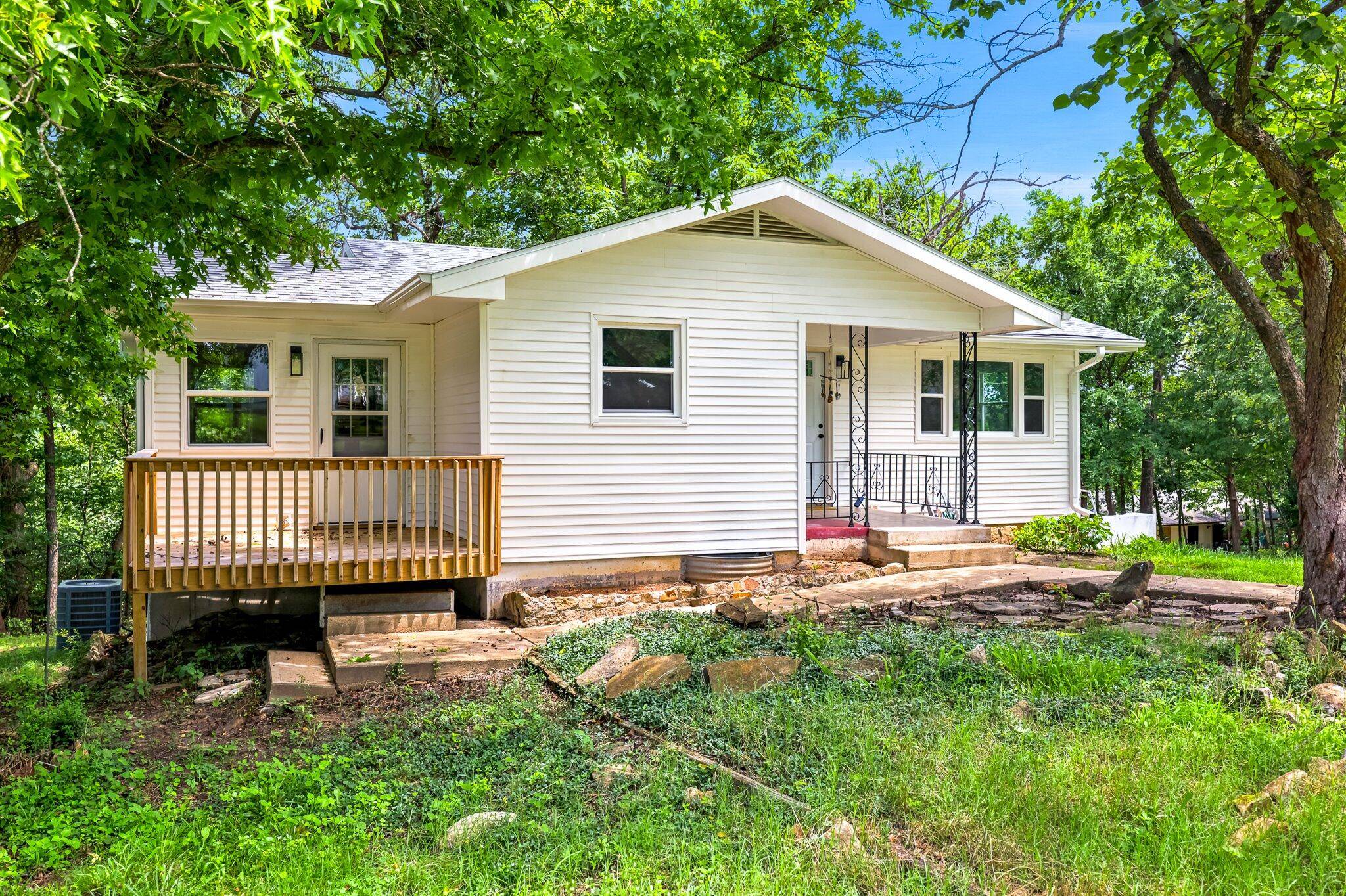 183 Allaman DR, Forsyth, MO 65653