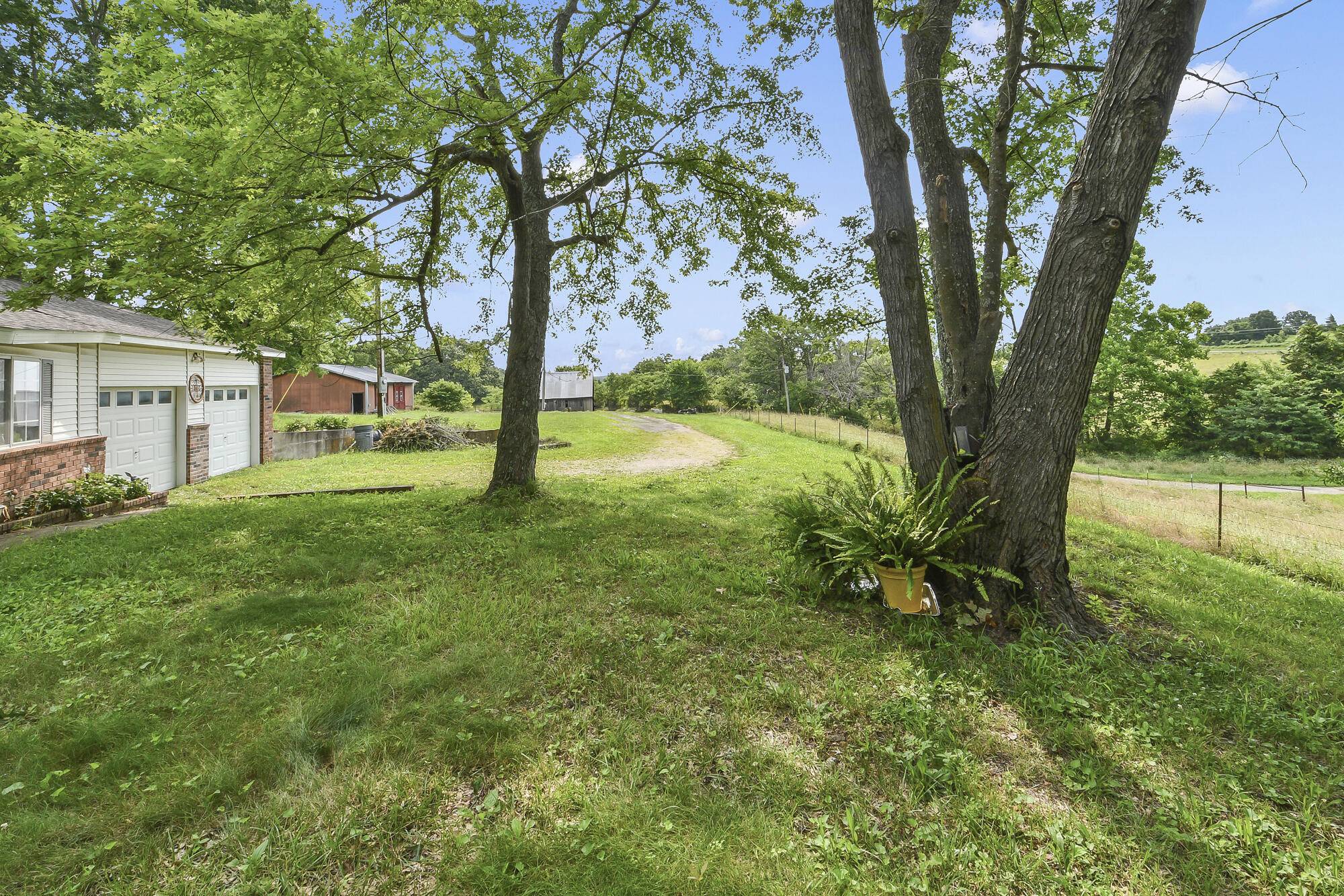 2209 State Highway Dd, Marshfield, MO 65706