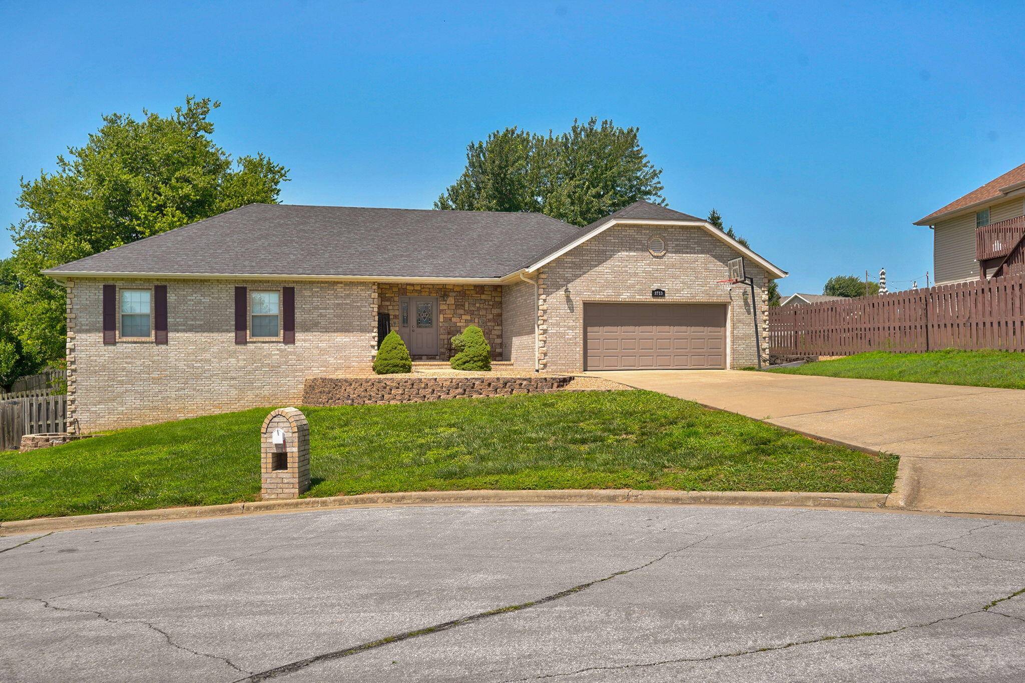 3713 N Croswell AVE, Springfield, MO 65803