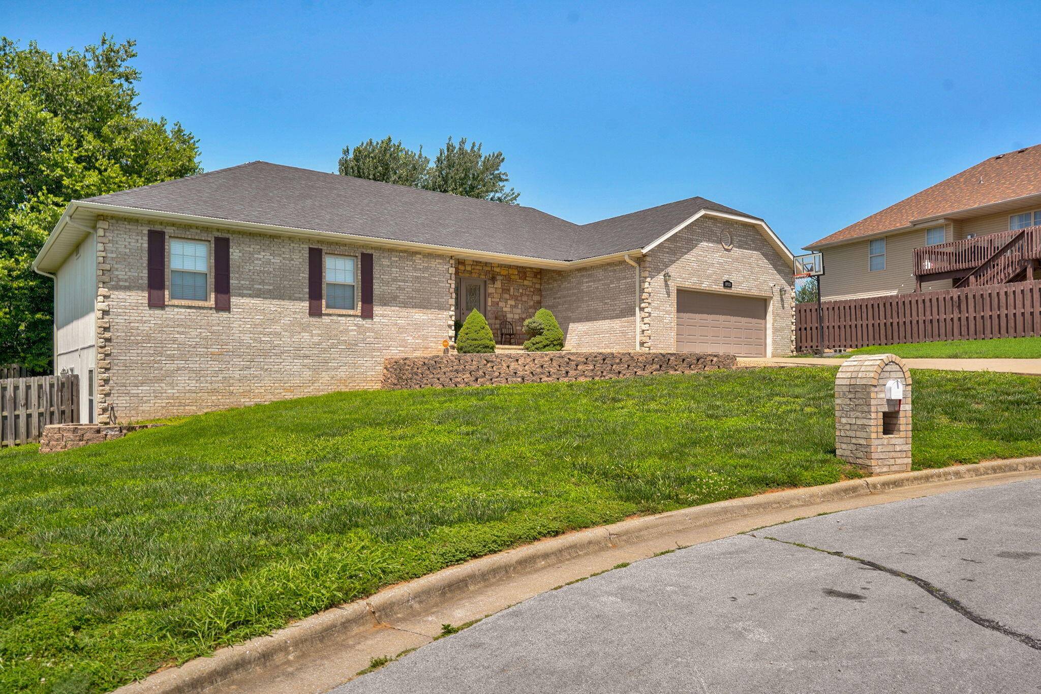 3713 N Croswell AVE, Springfield, MO 65803