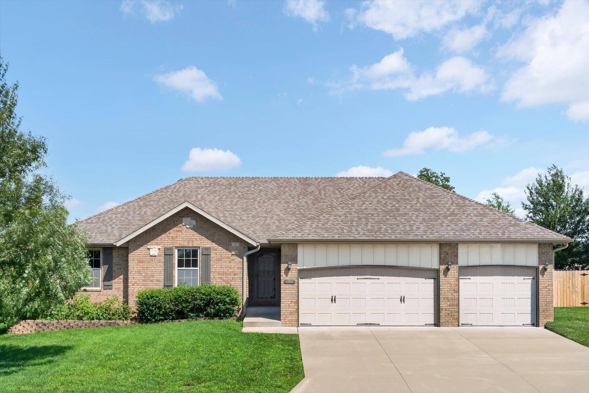 1208 S Jaylin AVE, Springfield, MO 65802