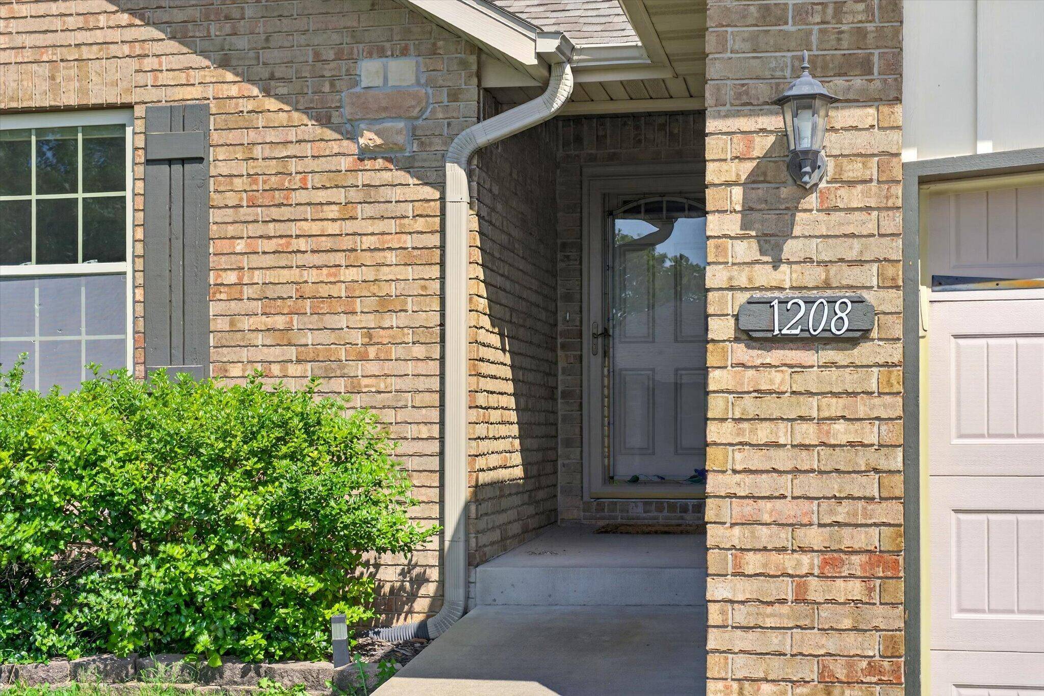 1208 S Jaylin AVE, Springfield, MO 65802