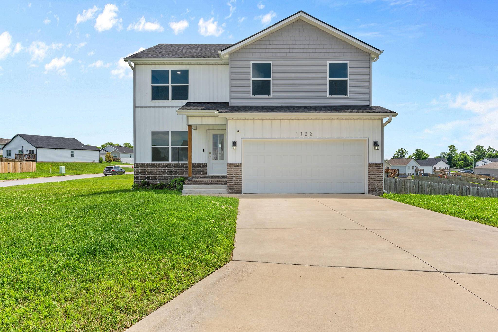 1122 E Lakota ST, Nixa, MO 65714