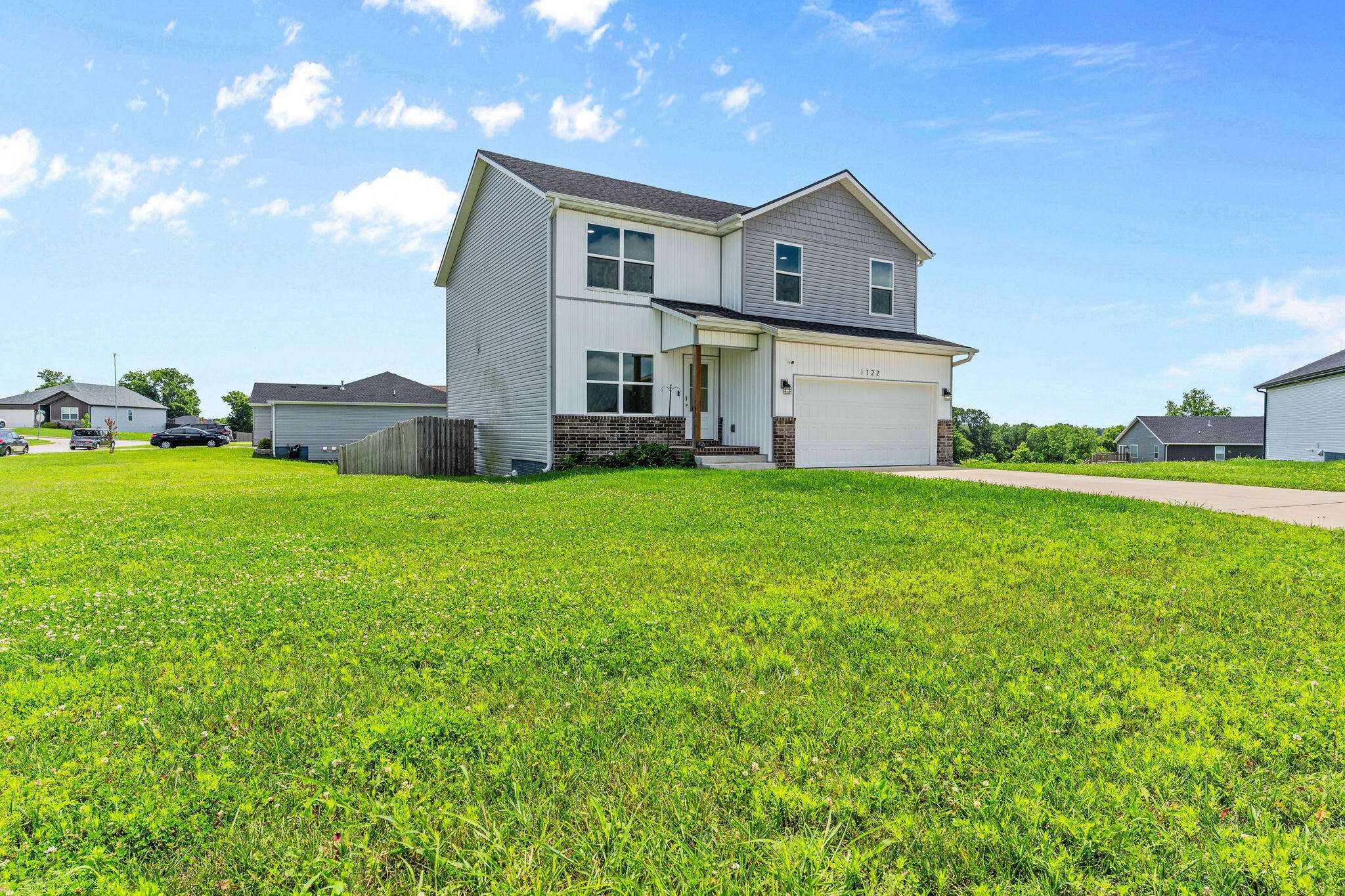 1122 E Lakota ST, Nixa, MO 65714