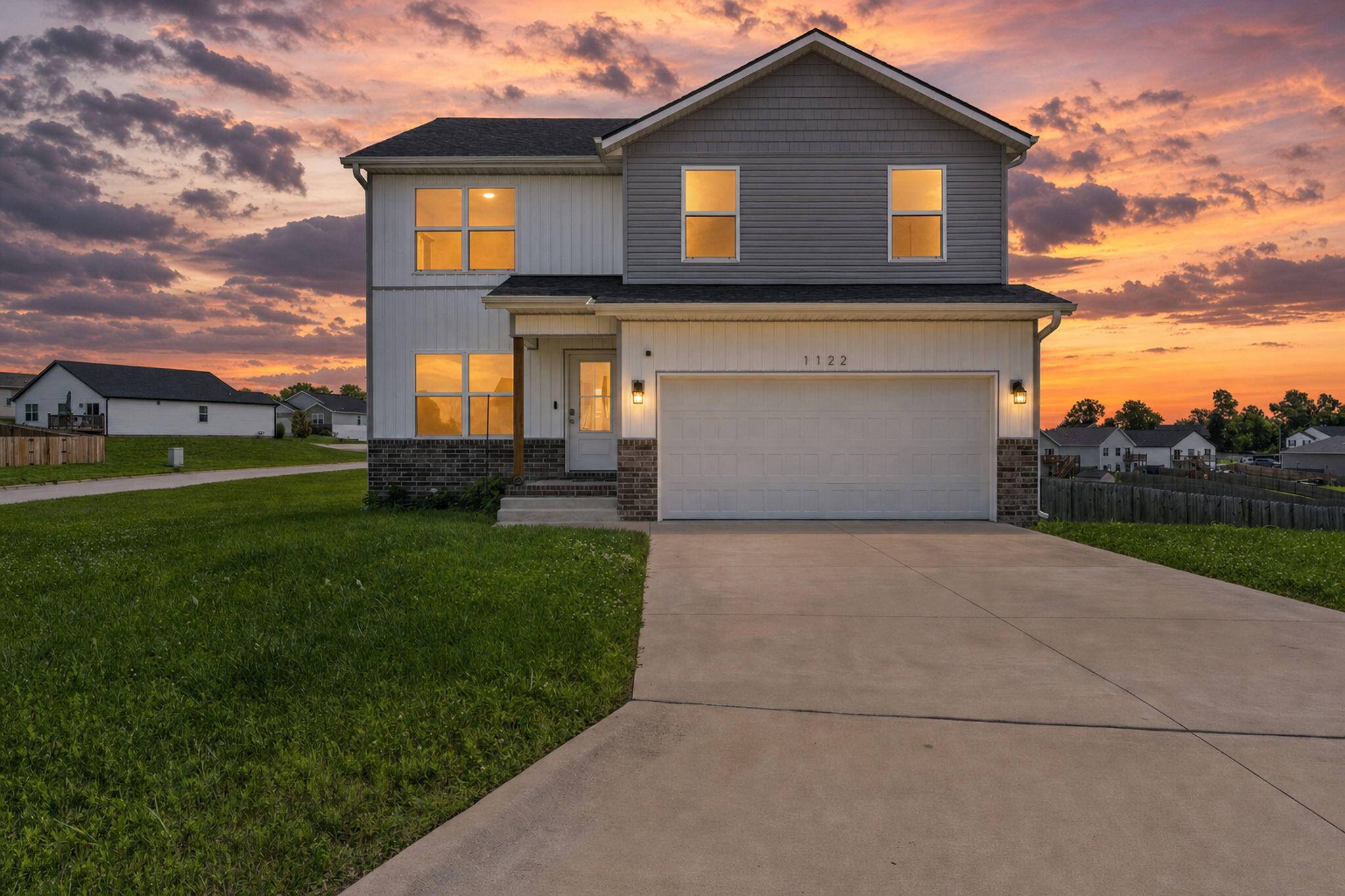 1122 E Lakota ST, Nixa, MO 65714