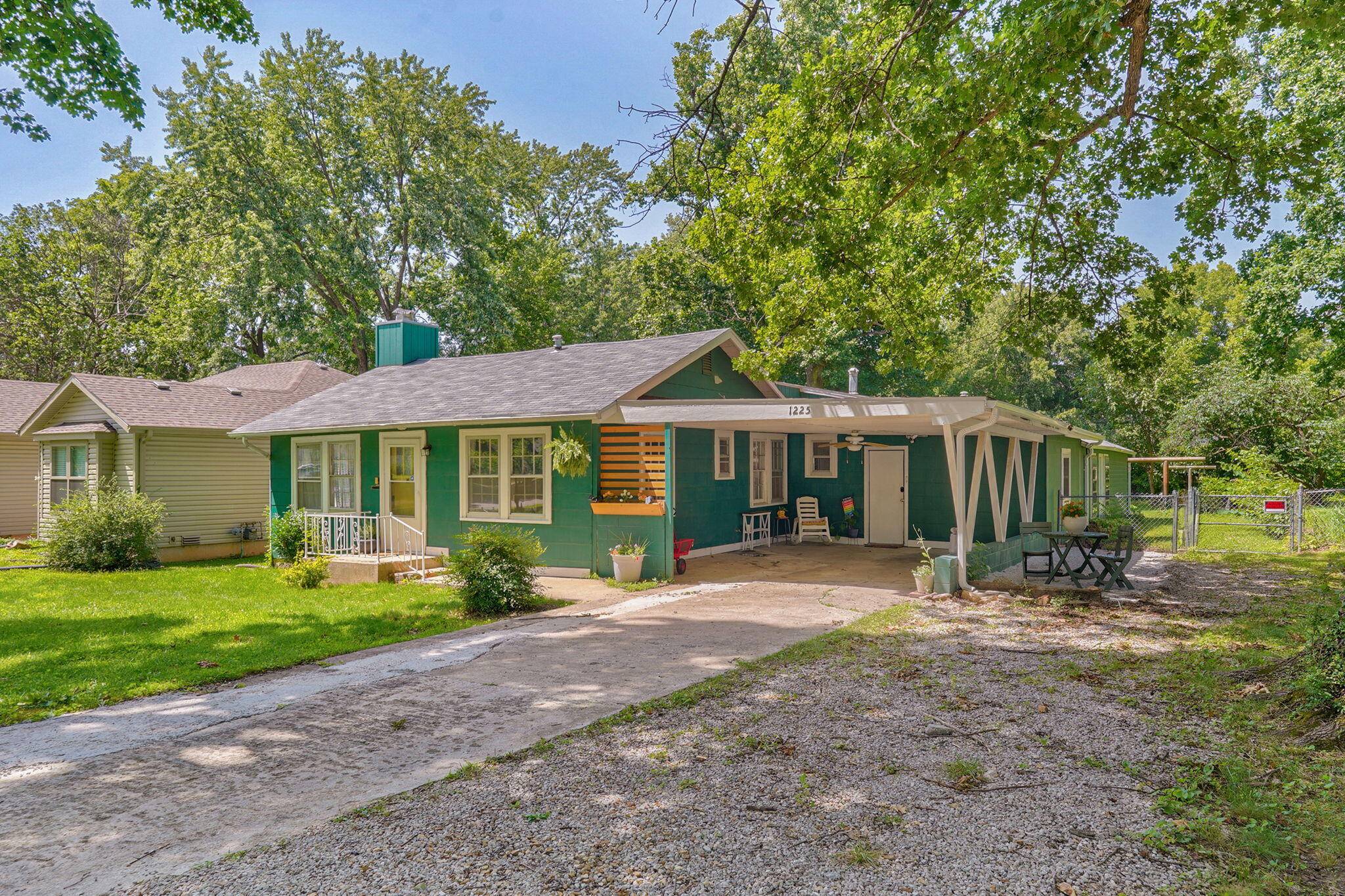 1225 E Stanford ST, Springfield, MO 65804