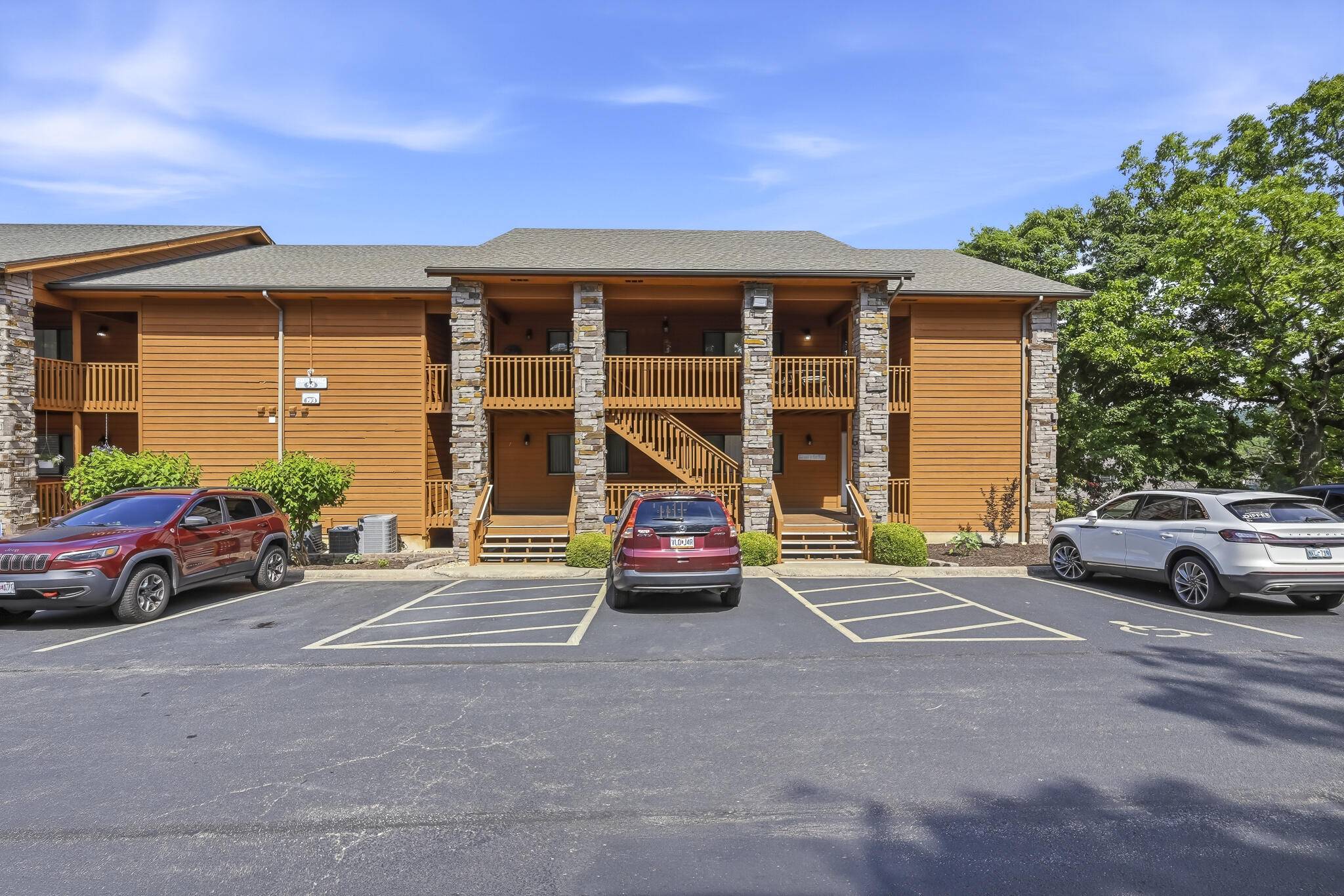 193 Avondale DR #Apt 4, Branson, MO 65616