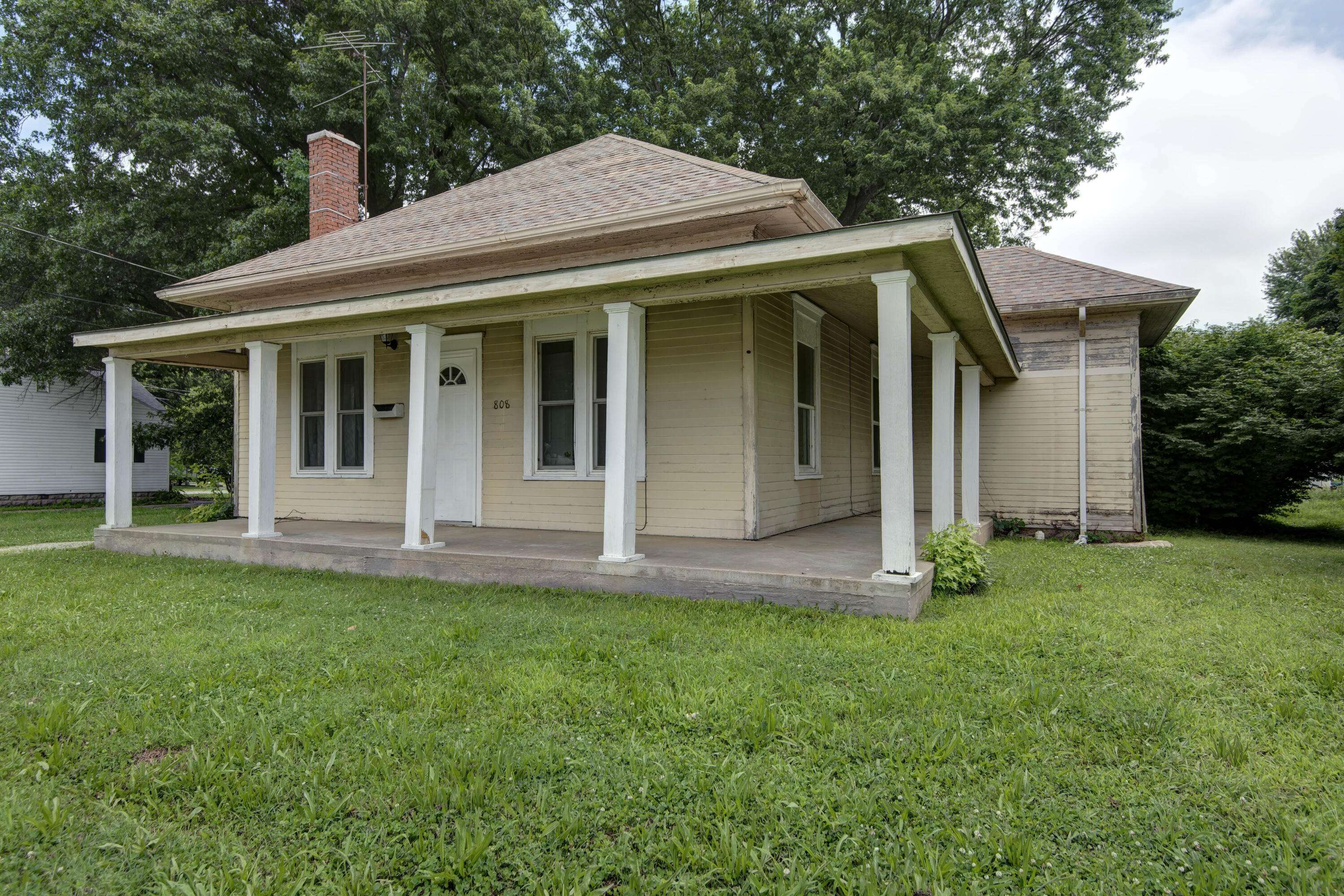 808 N Mccanse ST, Mt Vernon, MO 65712