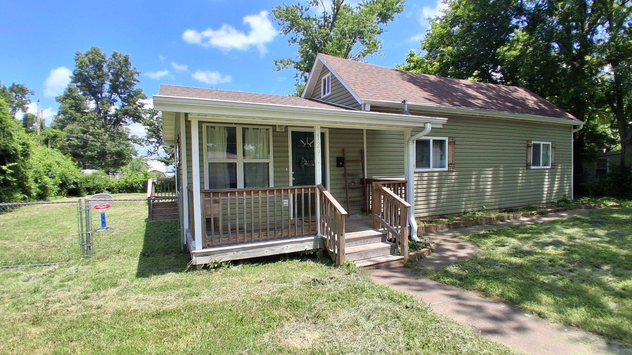 129 W Cline ST, Aurora, MO 65605