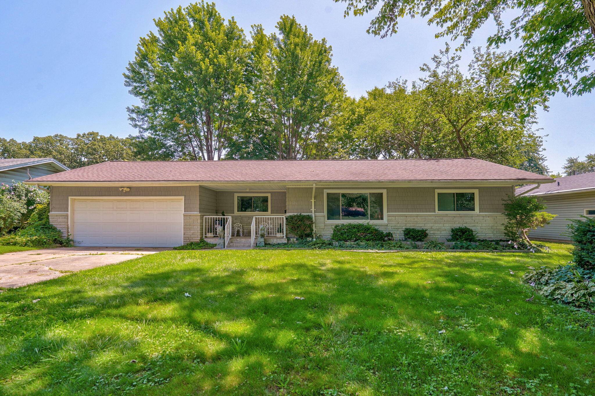 1626 S St Charles AVE, Springfield, MO 65804