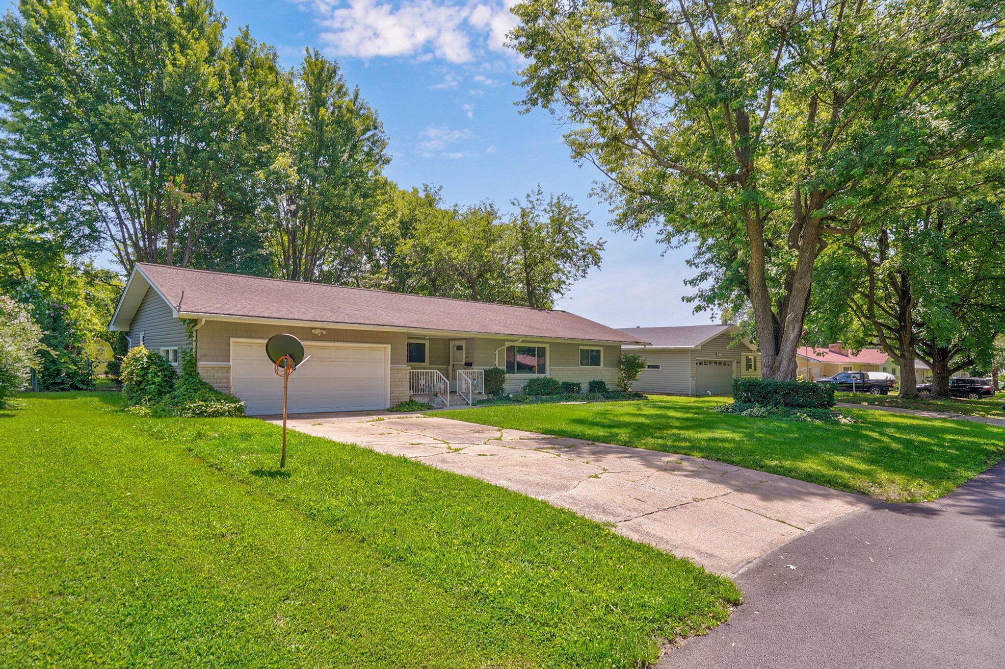 1626 S St Charles AVE, Springfield, MO 65804