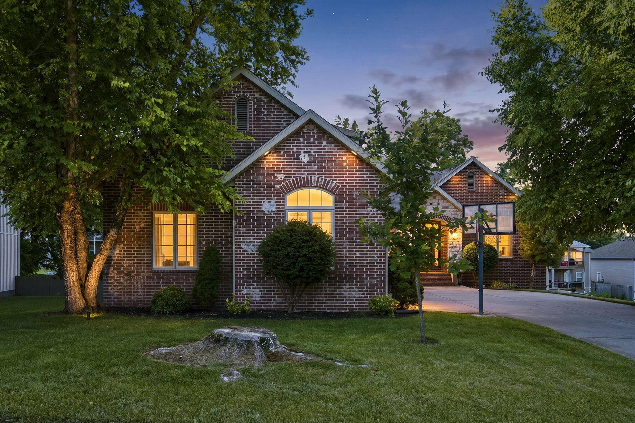 2610 W Richwood RD, Ozark, MO 65721