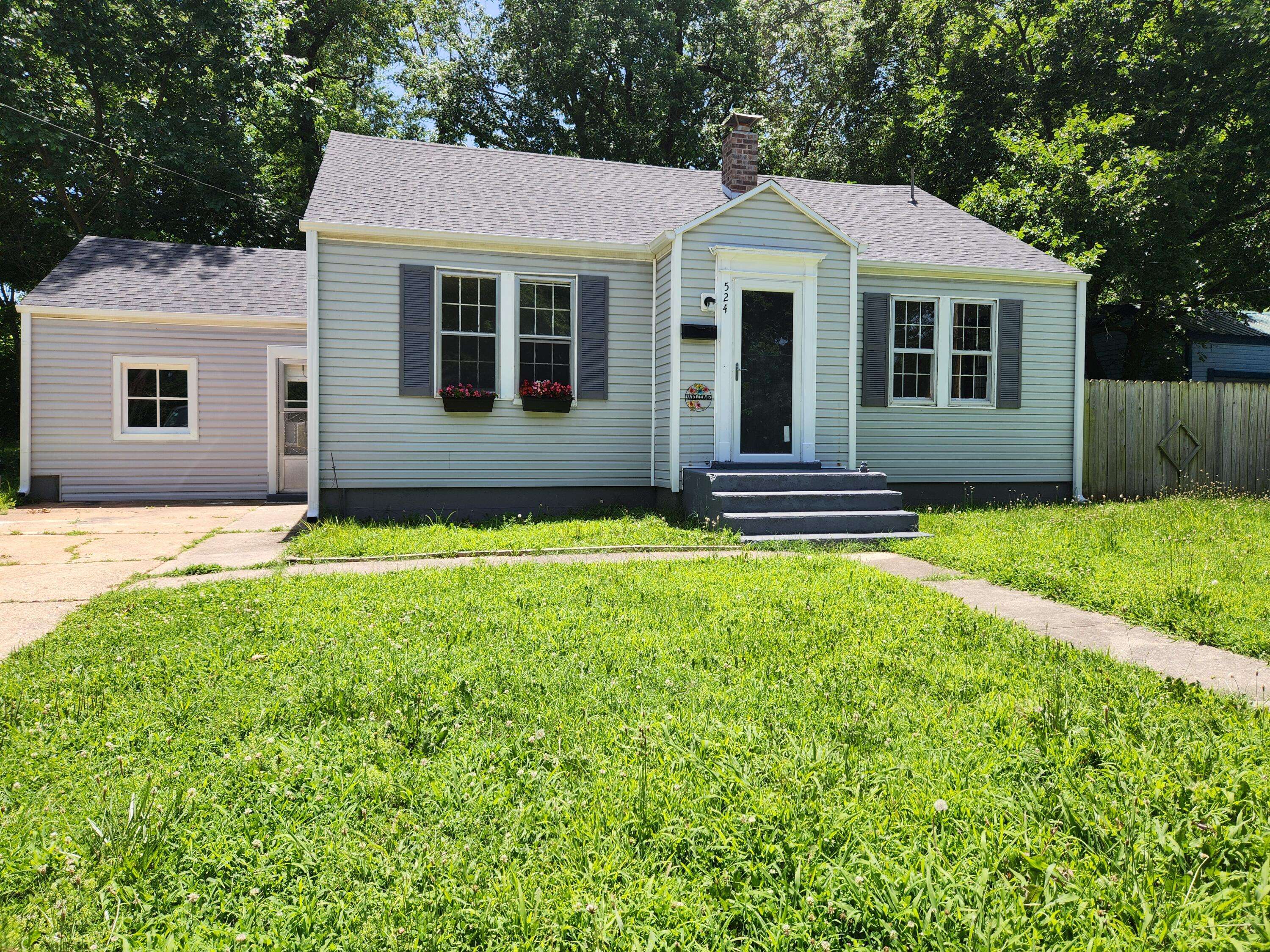 524 W Jackson ST, Marshfield, MO 65706