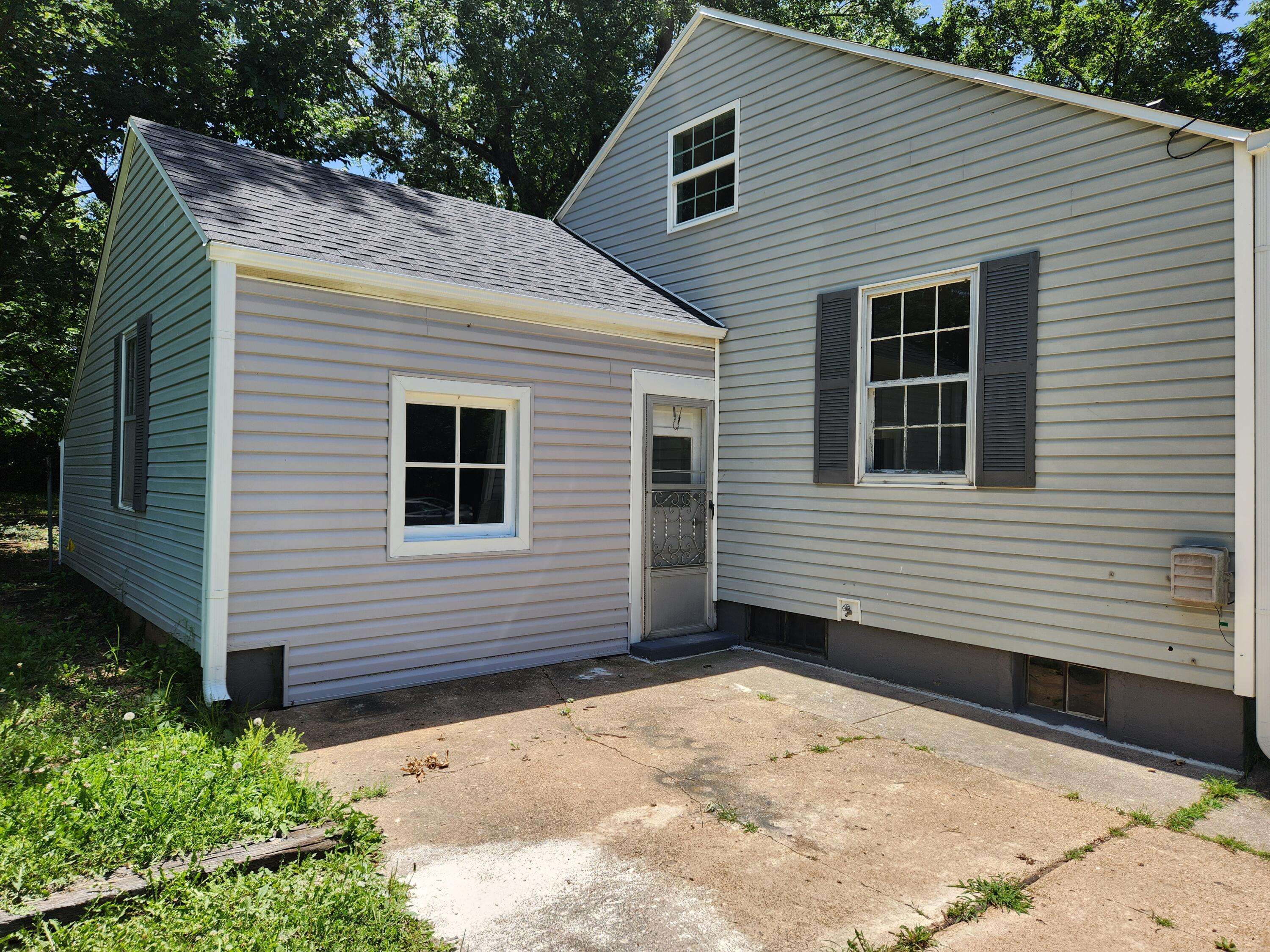 524 W Jackson ST, Marshfield, MO 65706