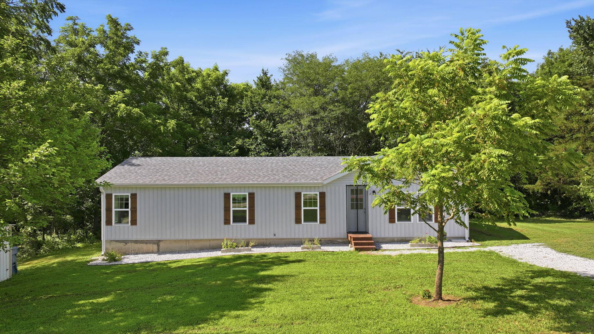 212 Primrose LN, Clever, MO 65631