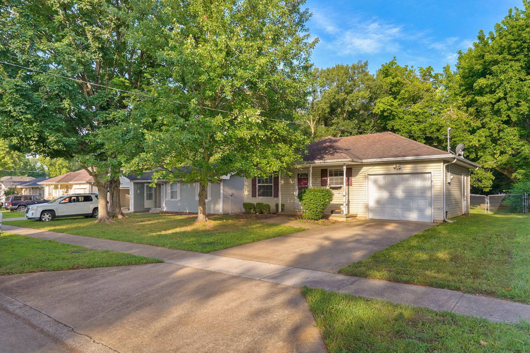 1053 S Colgate AVE, Springfield, MO 65802