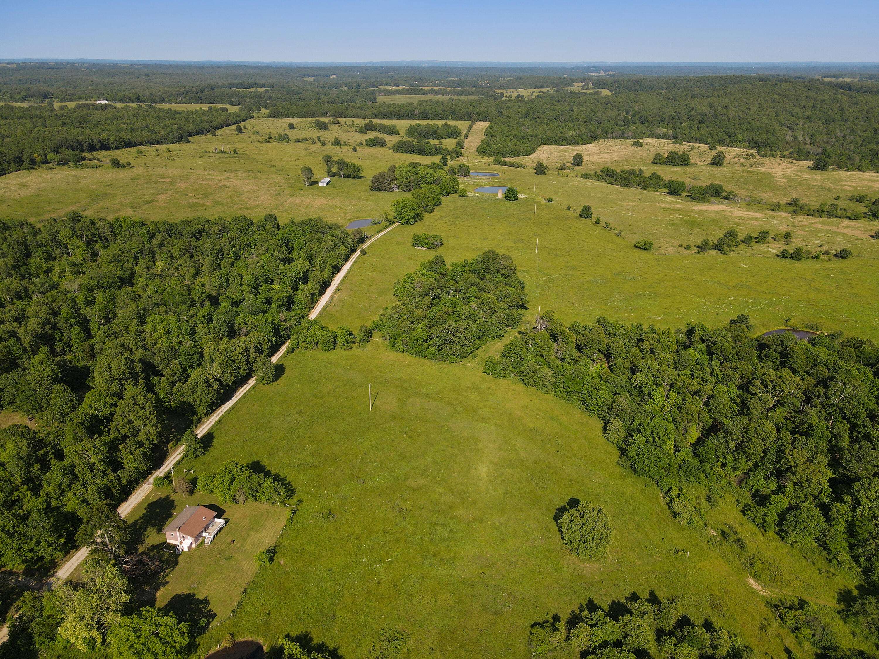 9593 County Road 9660, Koshkonong, MO 65692