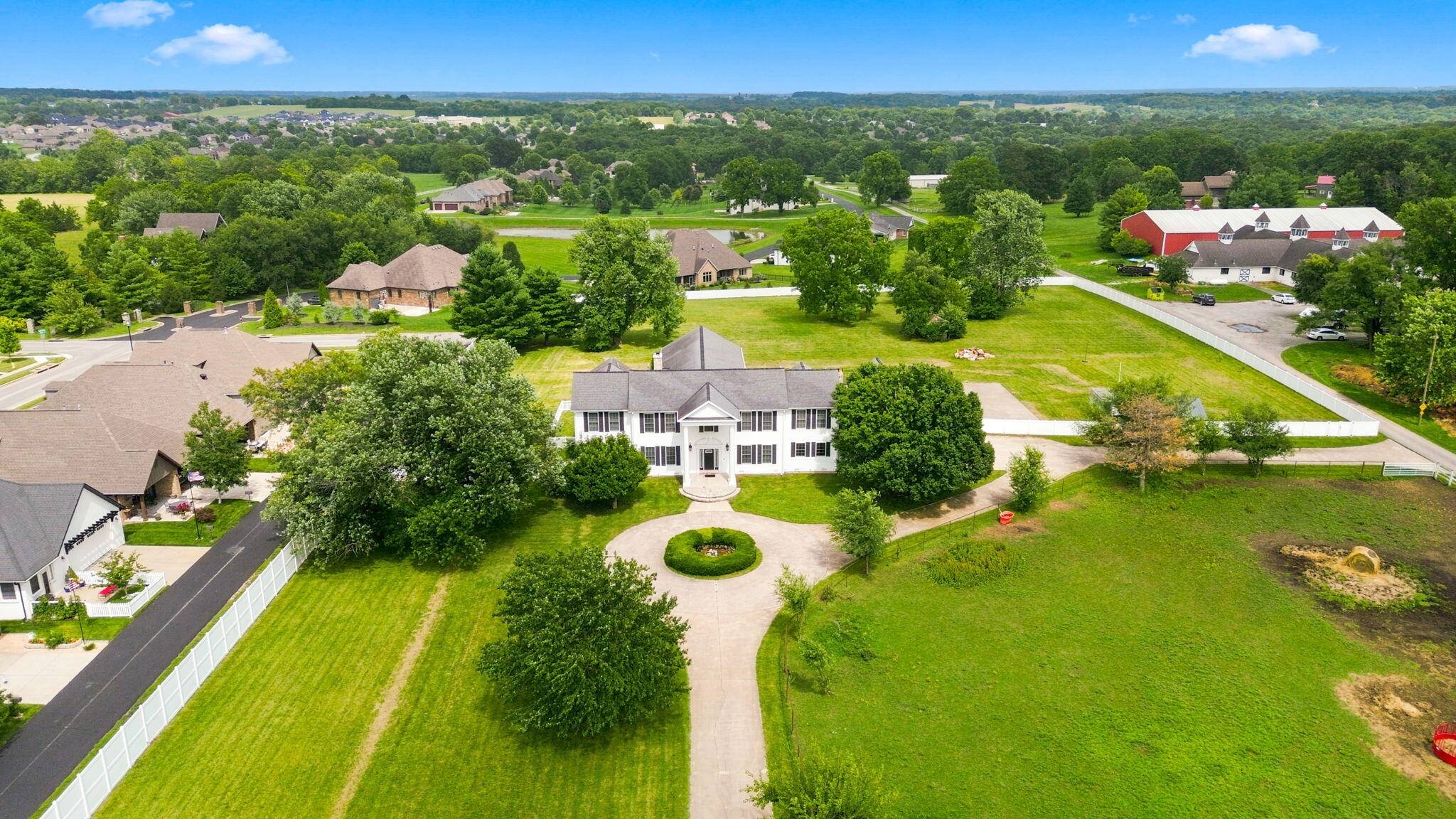 1132 N Farm Road 185, Springfield, MO 65802