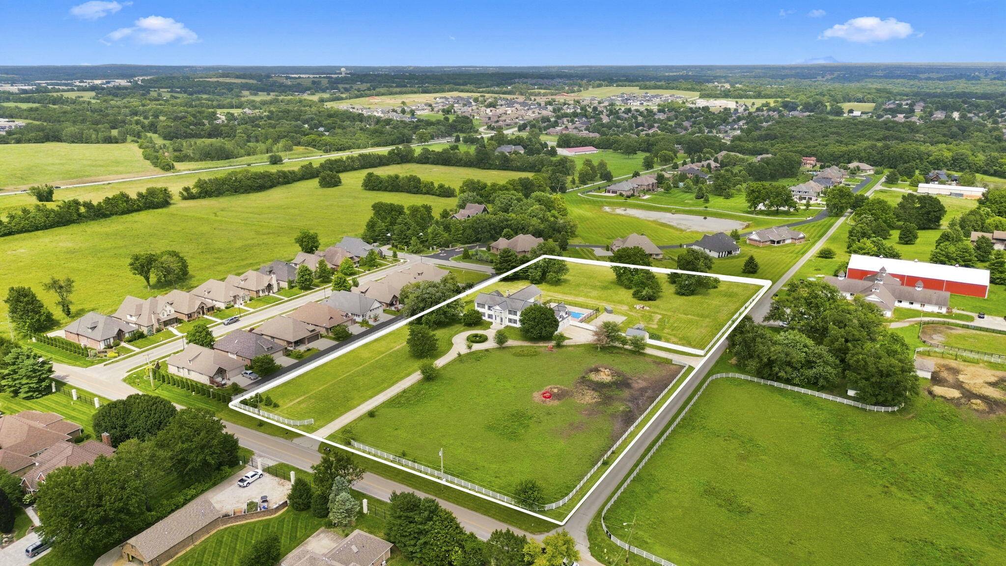 1132 N Farm Road 185, Springfield, MO 65802