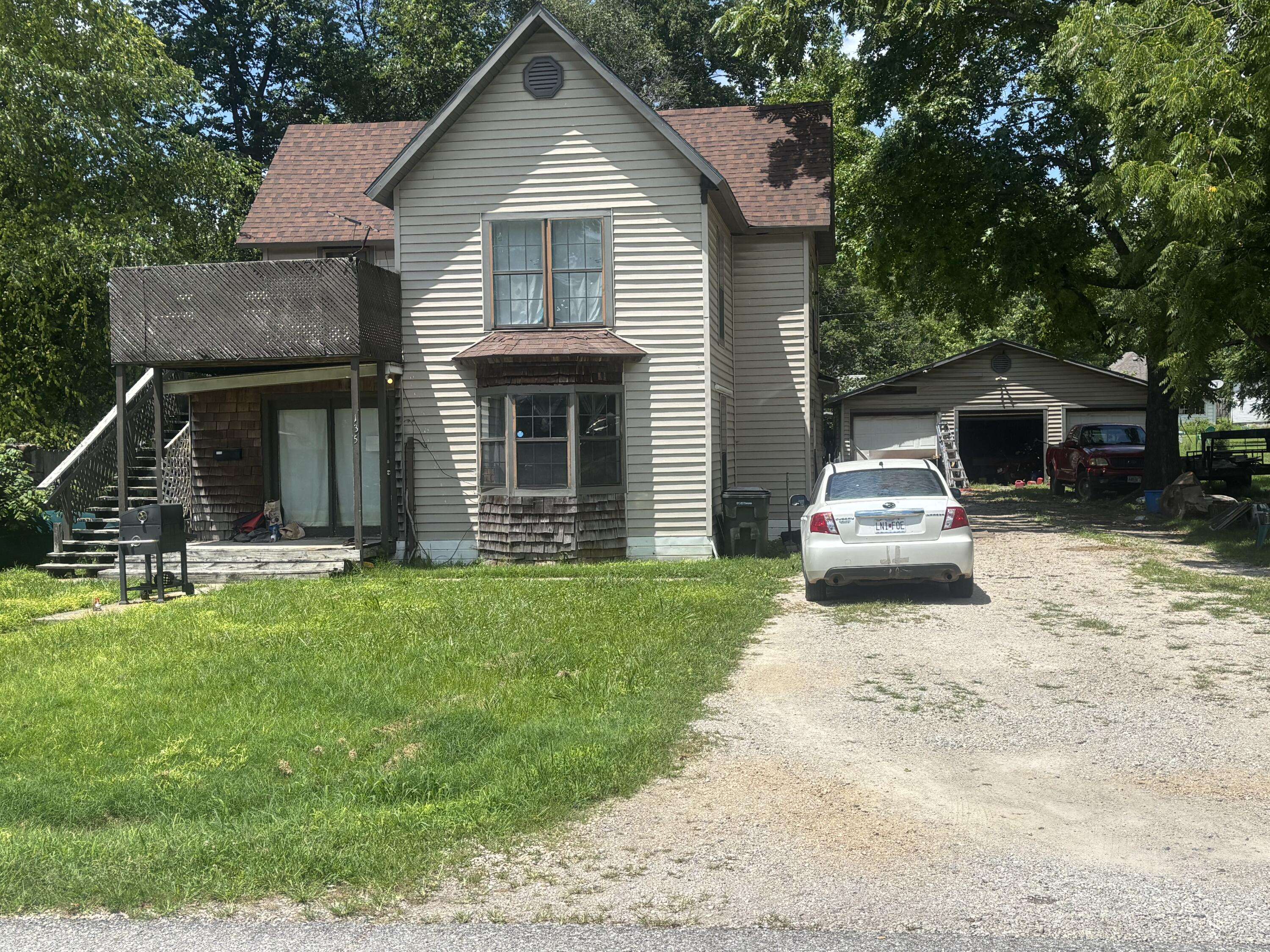 135 W Springfield ST, Aurora, MO 65605