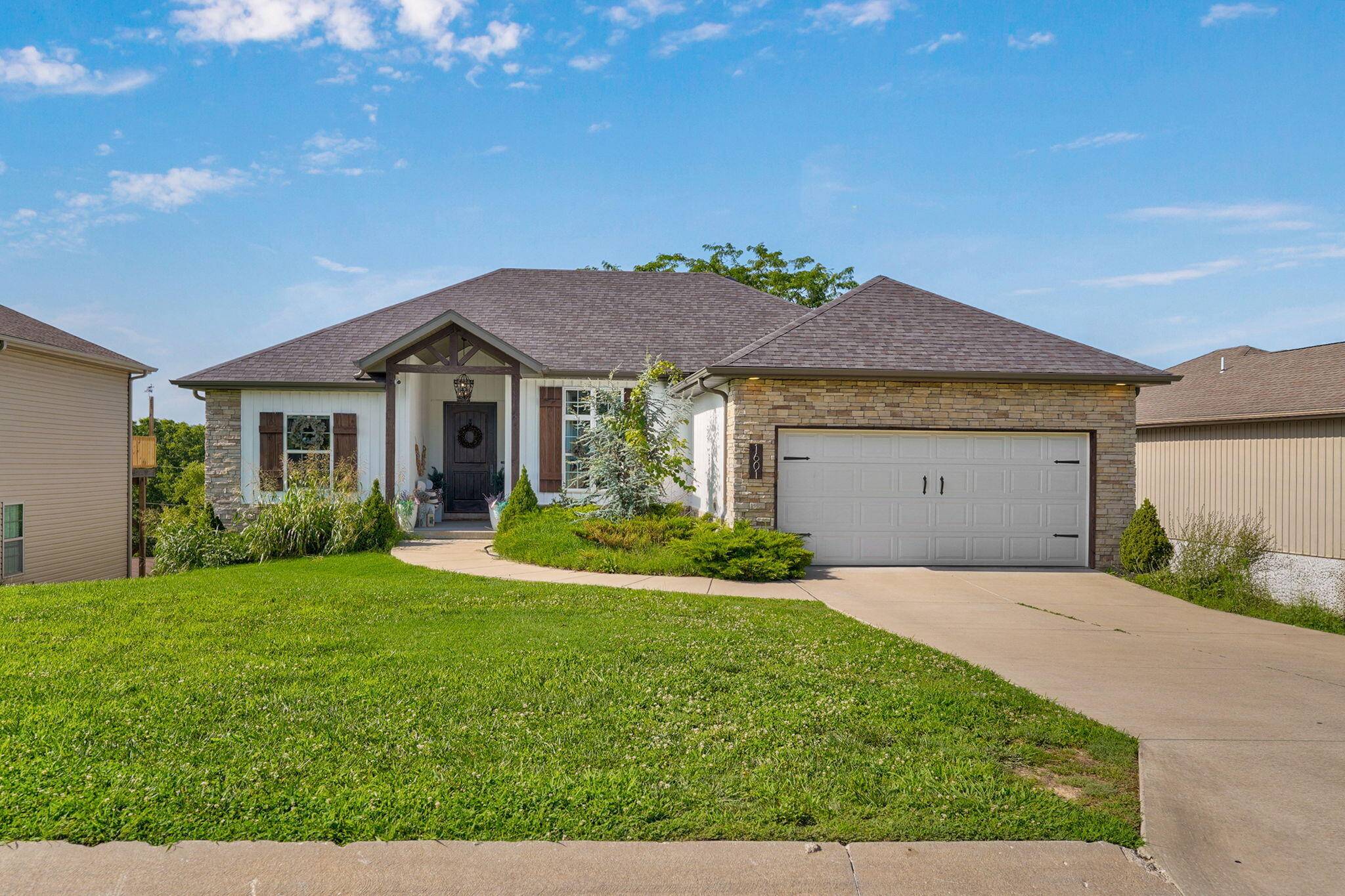 1601 E Fairwind, Ozark, MO 65721