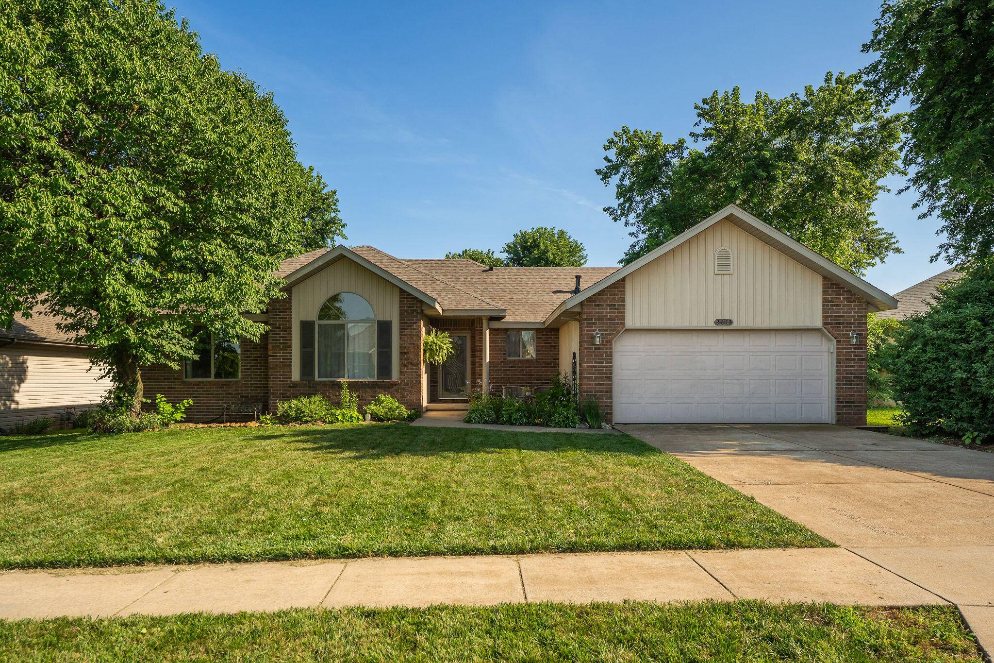 5612 W Lombard ST, Springfield, MO 65802