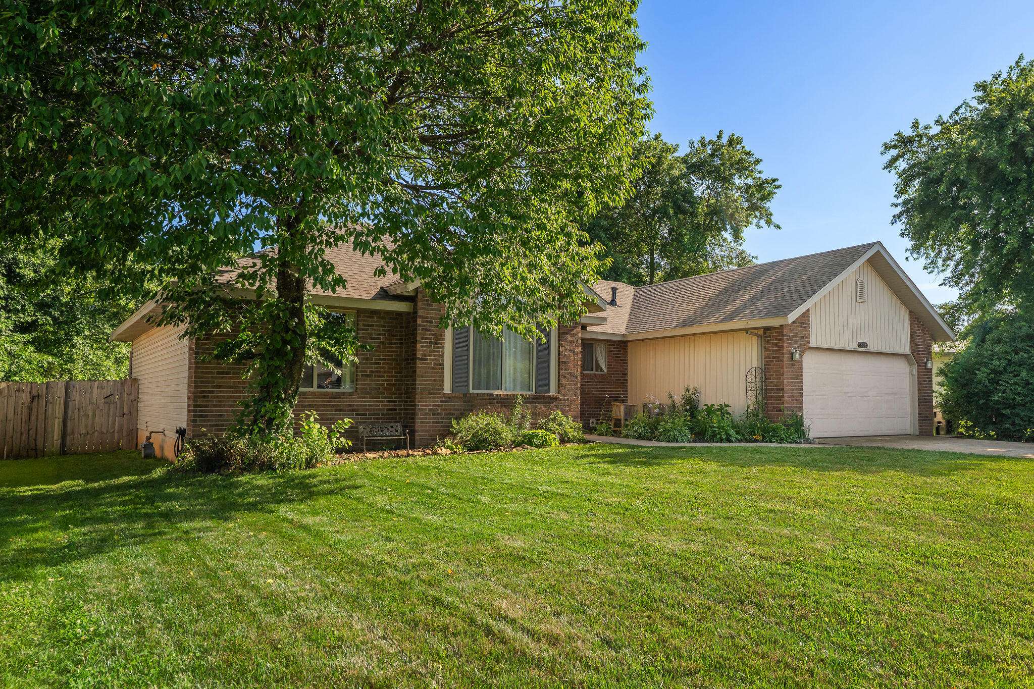 5612 W Lombard ST, Springfield, MO 65802