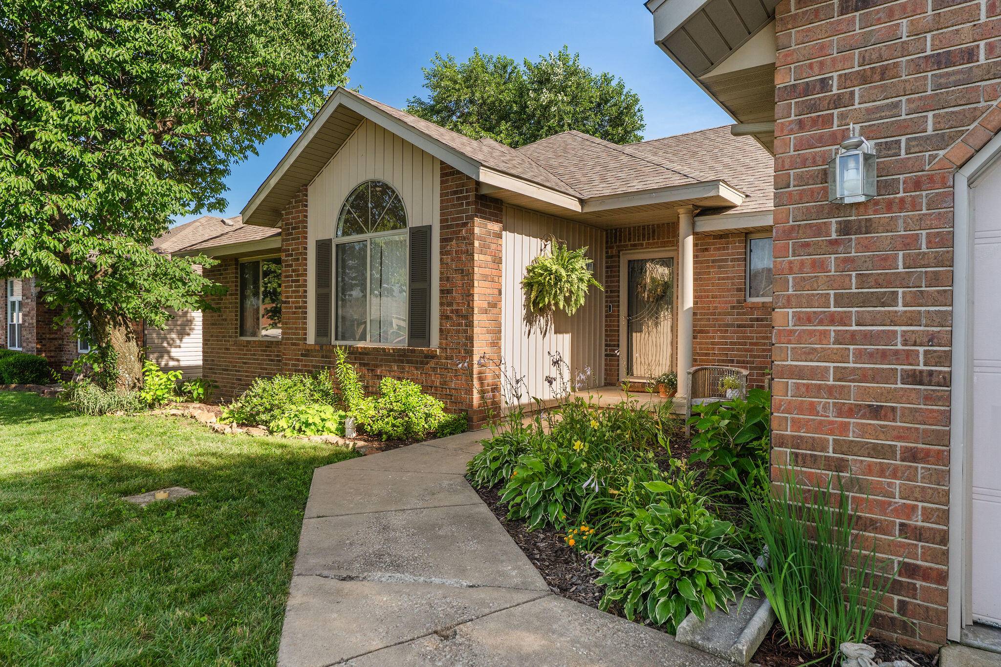 5612 W Lombard ST, Springfield, MO 65802