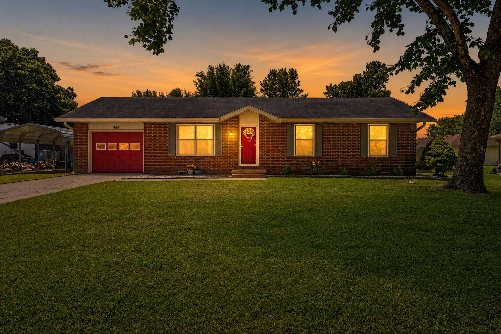 404 E Deanna LN, Nixa, MO 65714