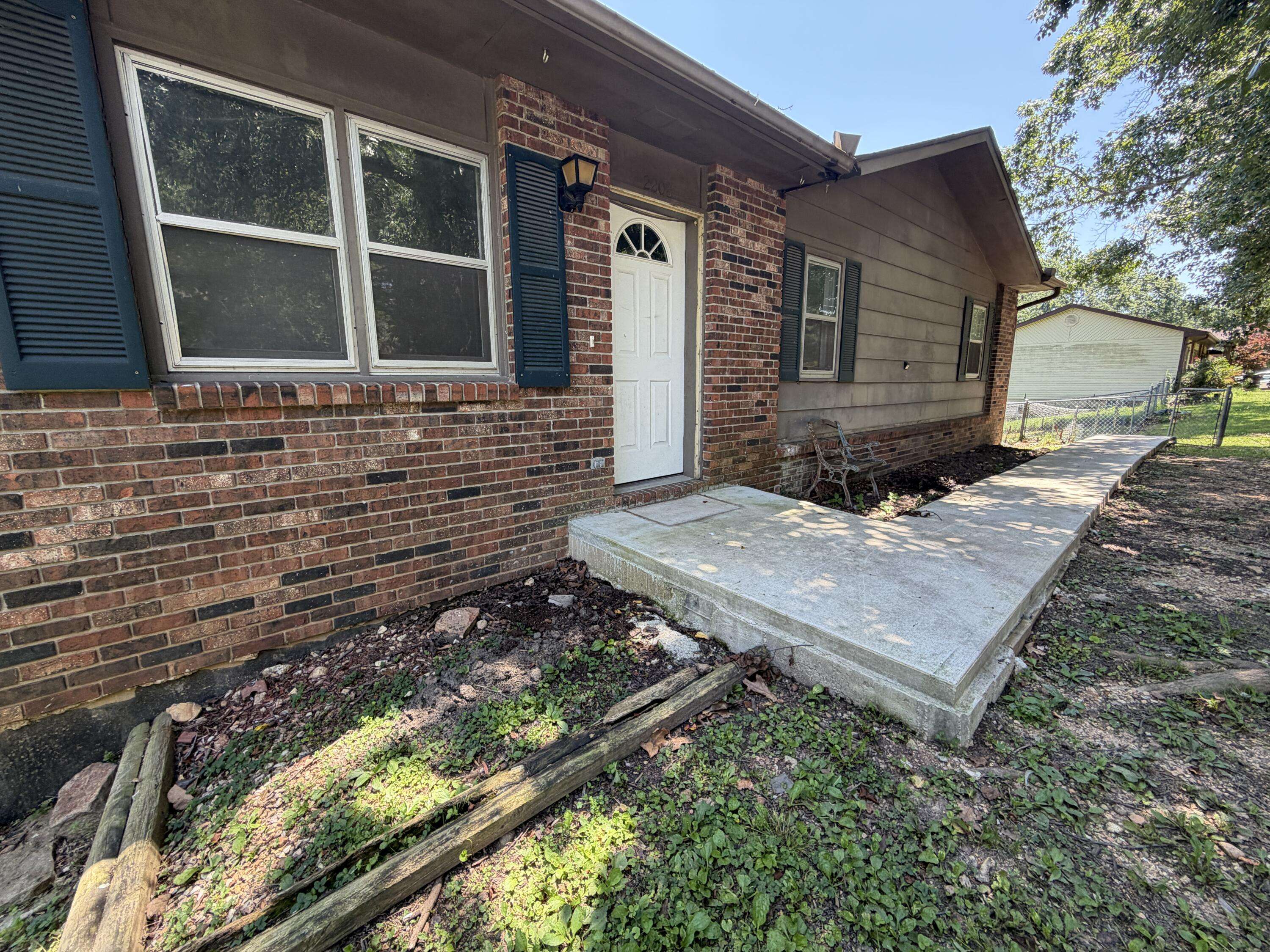 2208 Lynn DR, West Plains, MO 65775