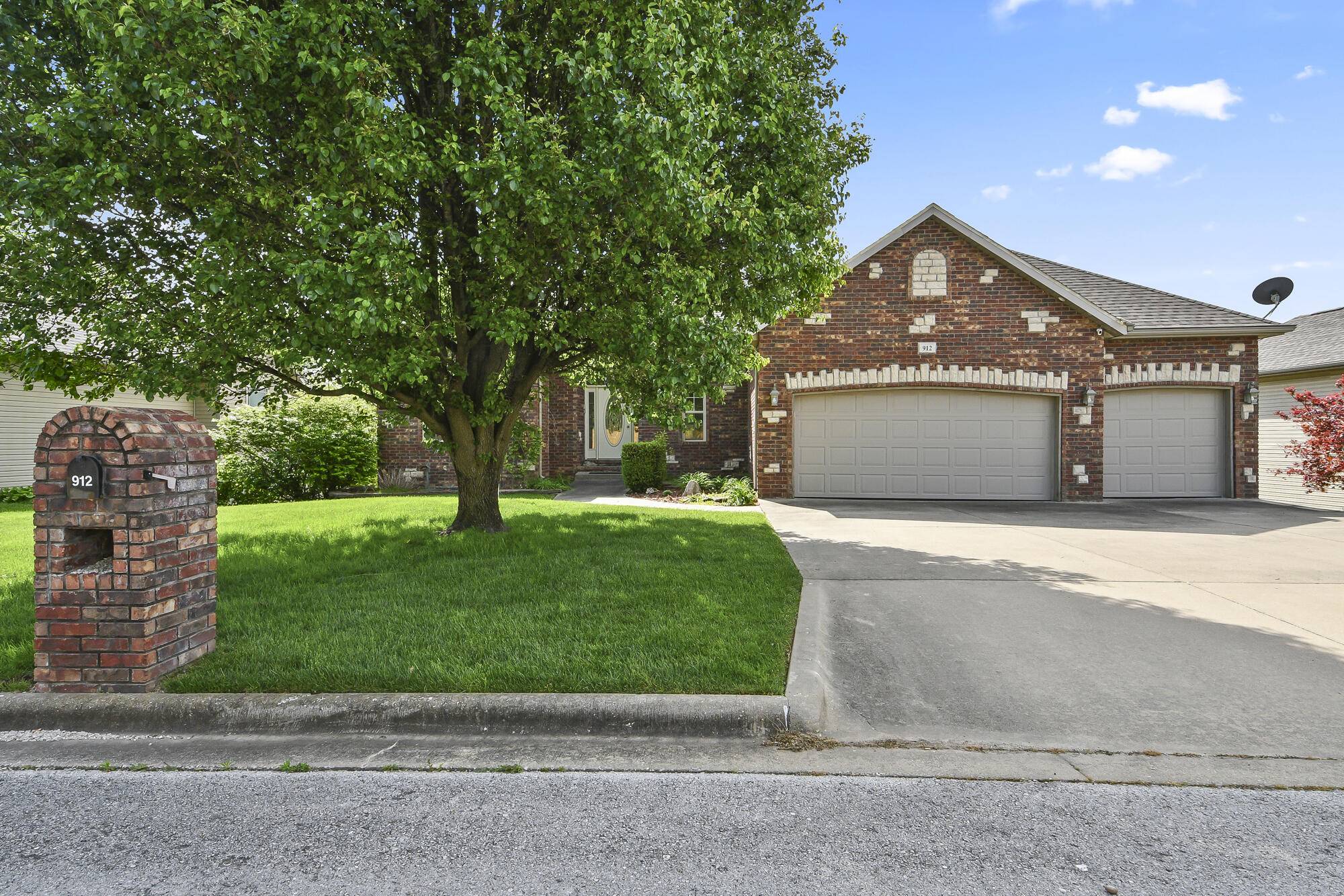 912 E Welch ST, Nixa, MO 65714