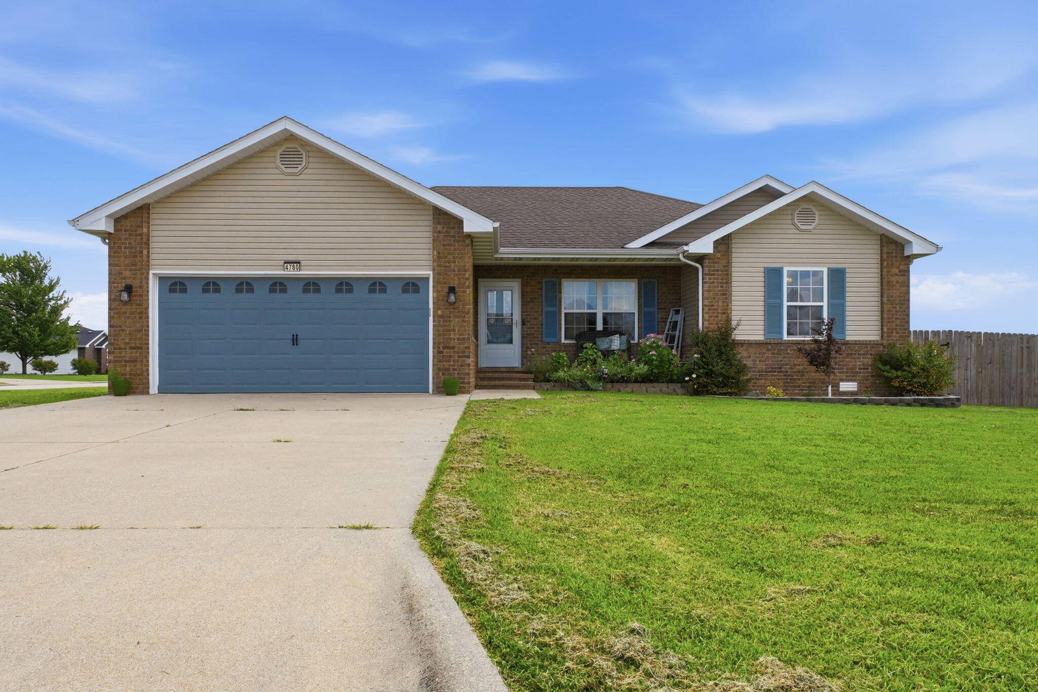 4780 Karlin LN, Bolivar, MO 65613