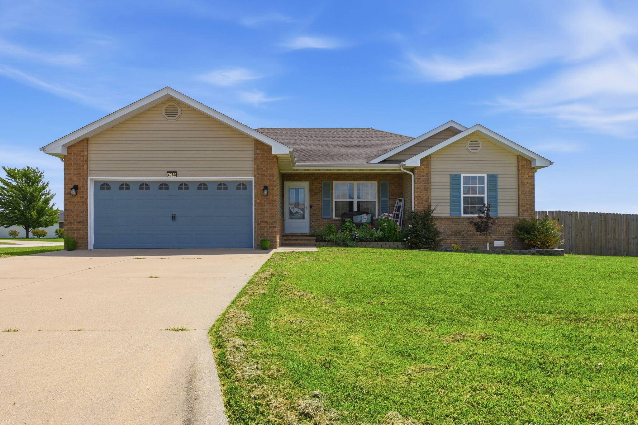 4780 Karlin LN, Bolivar, MO 65613