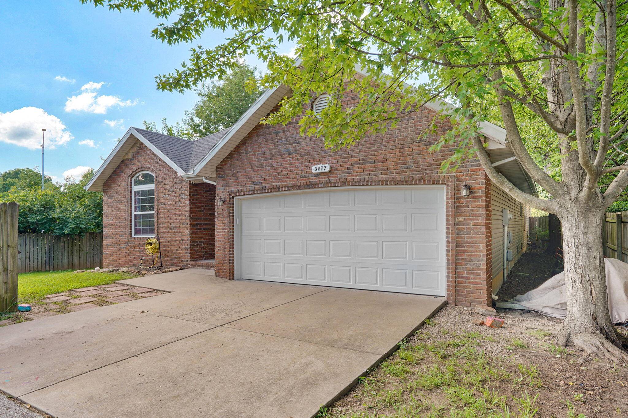 3977 W Beechwood ST, Springfield, MO 65807