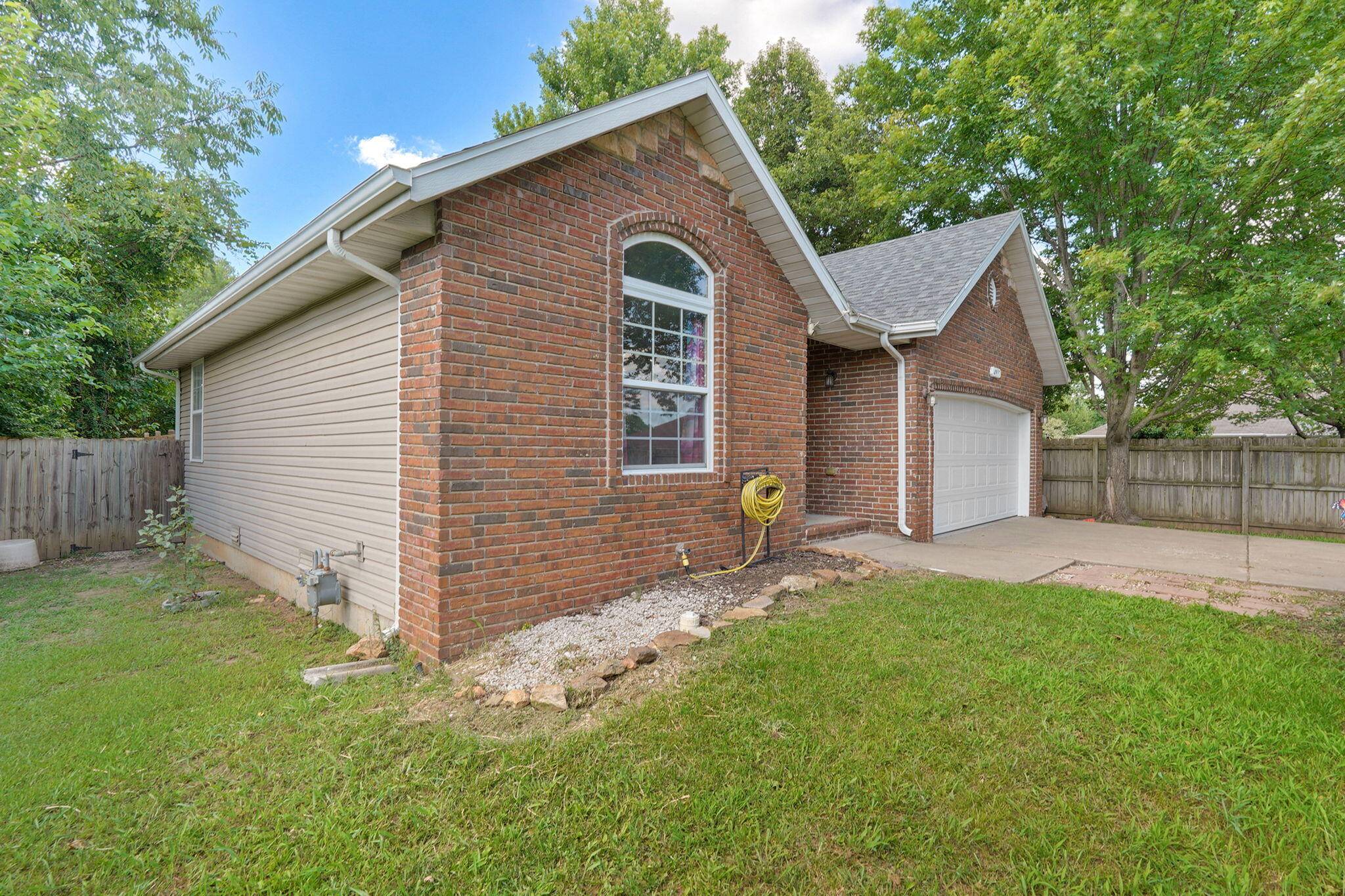 3977 W Beechwood ST, Springfield, MO 65807