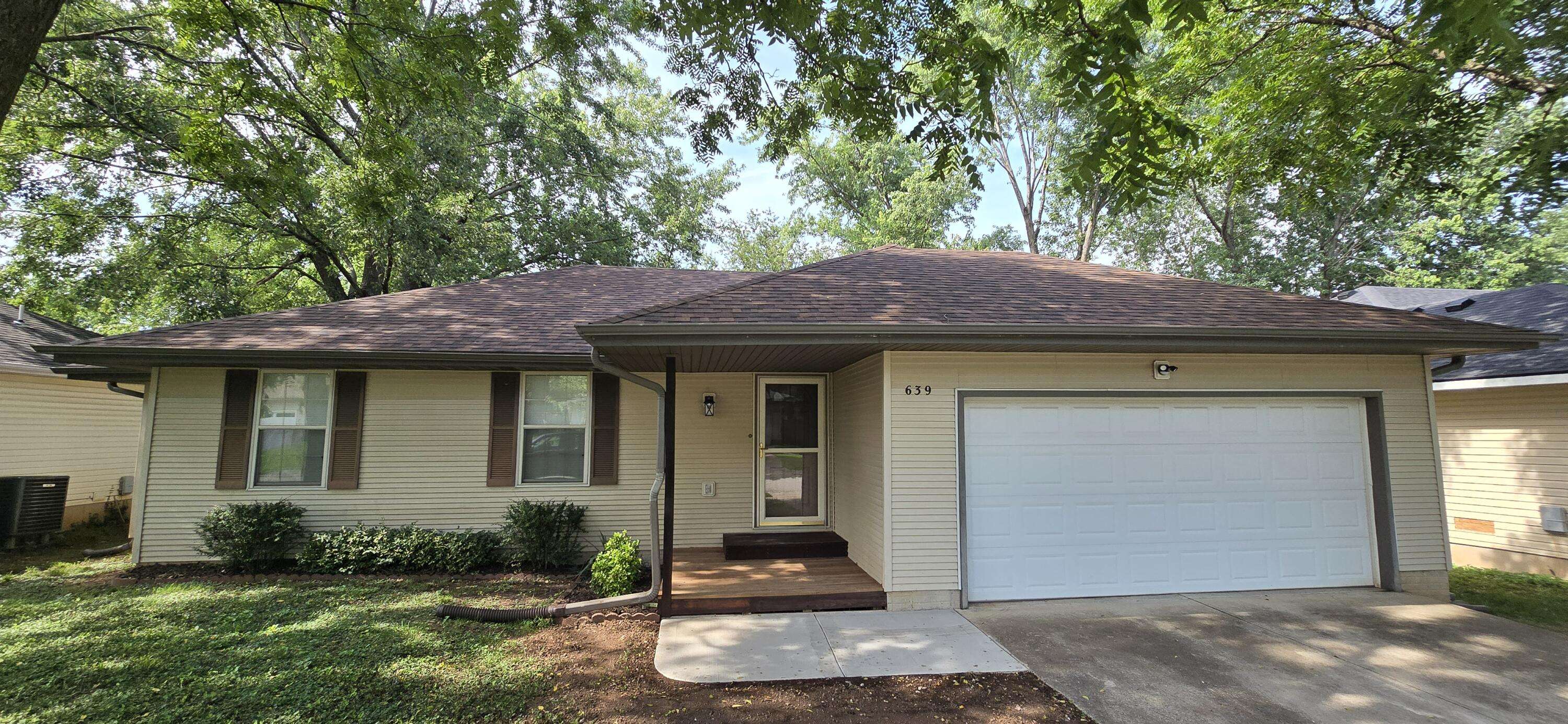 639 E Livingston ST, Springfield, MO 65803
