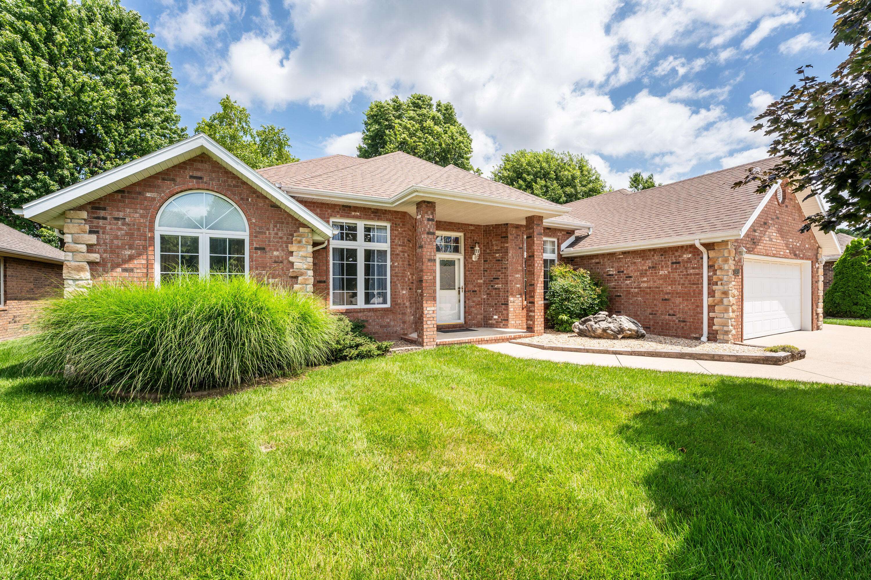3755 W Eaglecrest ST, Battlefield, MO 65619